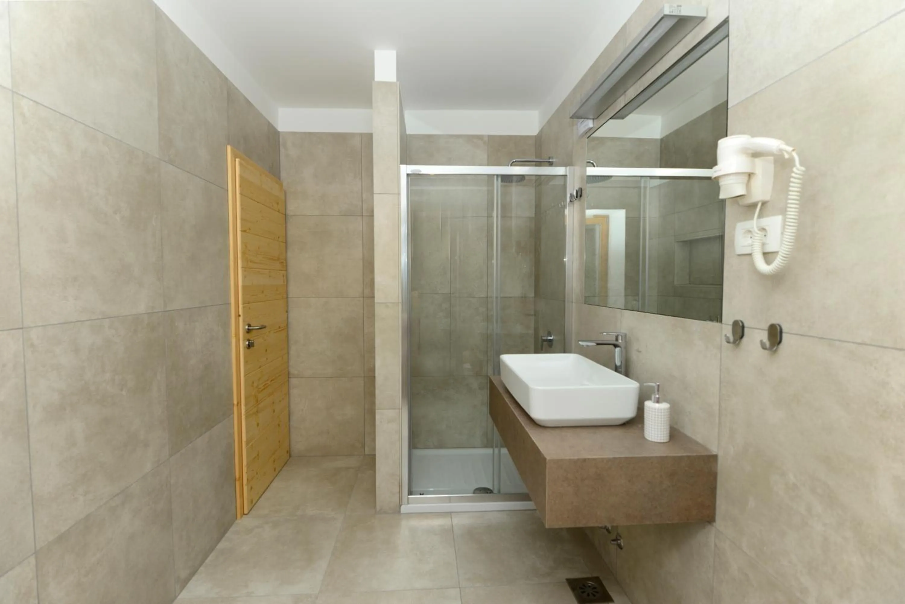 Shower in Vila Alpina
