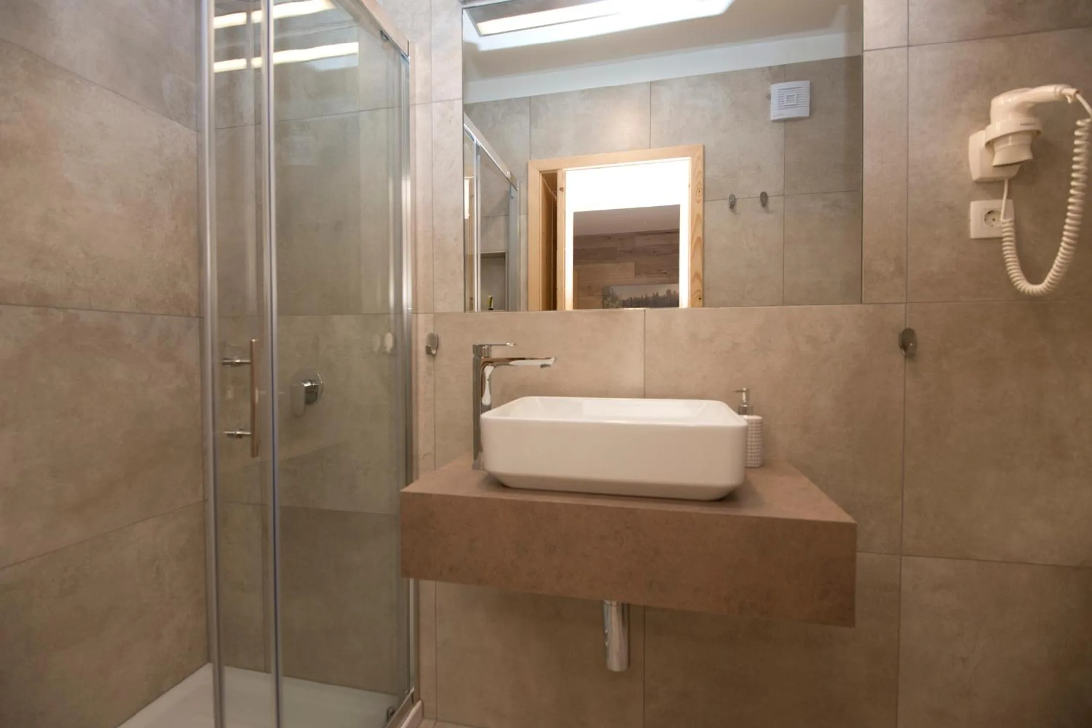 Shower in Vila Alpina