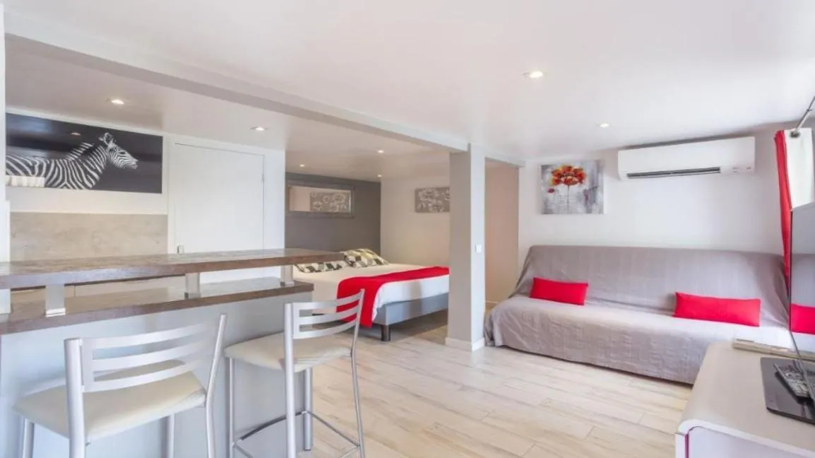 Living room, Bed in Lou Trelus