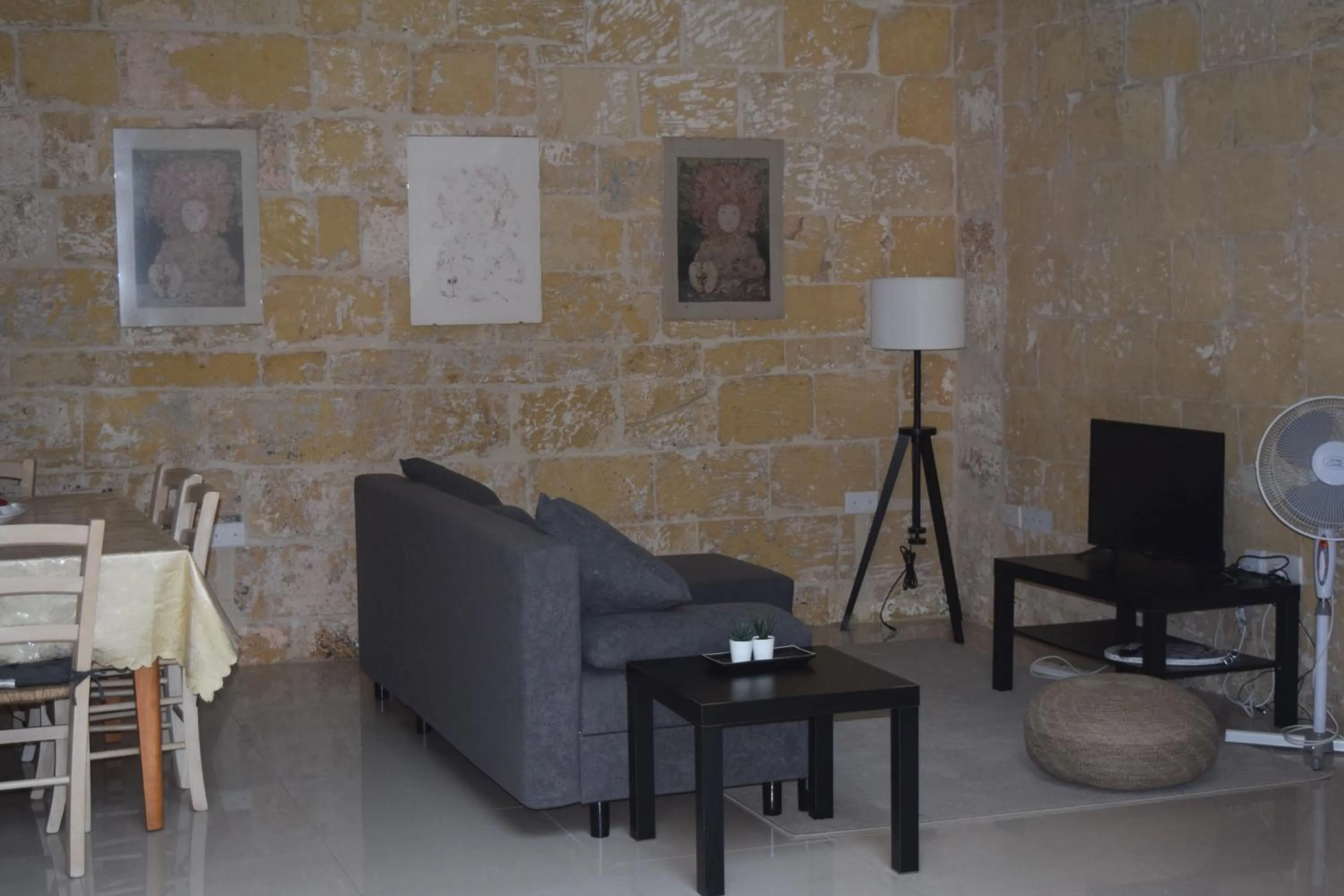 Restaurant/places to eat in St George of Lydda B&B