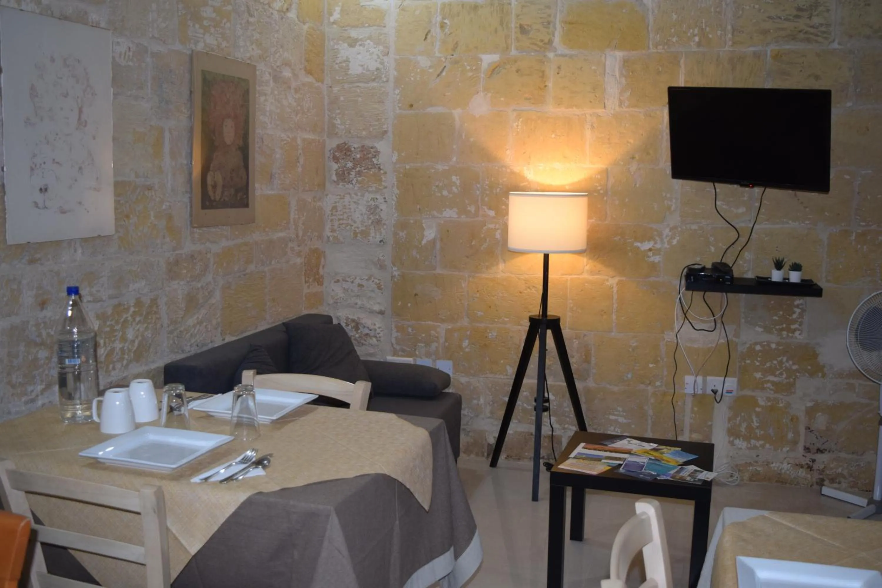 Restaurant/places to eat in St George of Lydda B&B