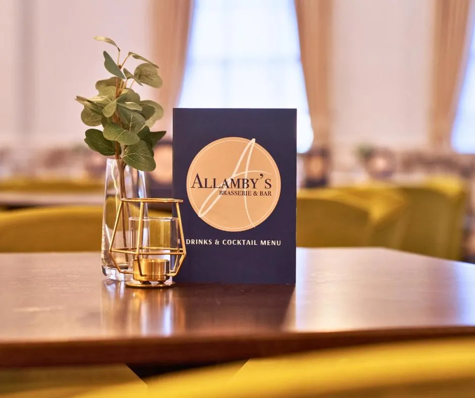 Restaurant/places to eat in Shaw Hill Hotel Golf And Country Club