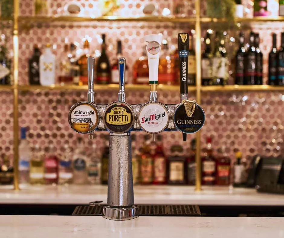 Lounge or bar in Shaw Hill Hotel Golf And Country Club