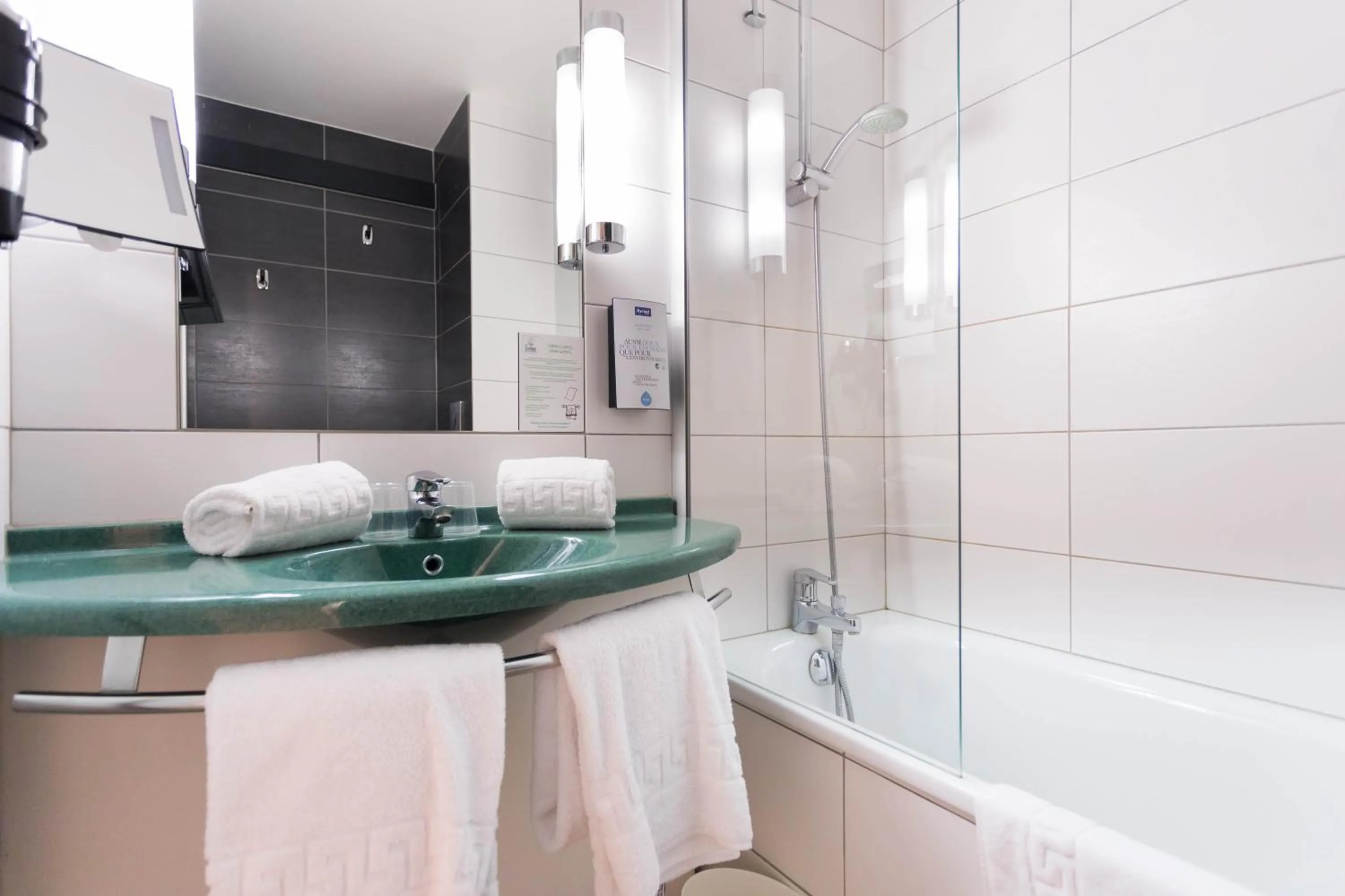 Bathroom in ibis Styles Strasbourg Nord Palais des Congrès