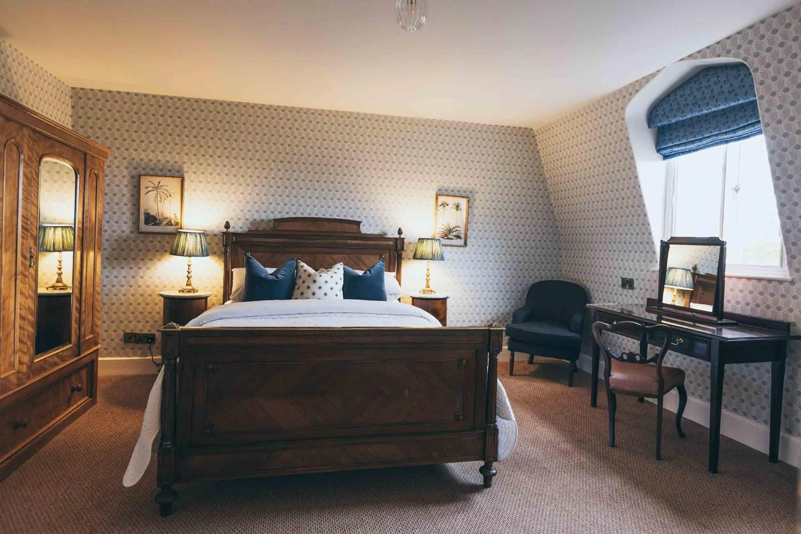 Photo of the whole room, Bed in Rowton Castle
