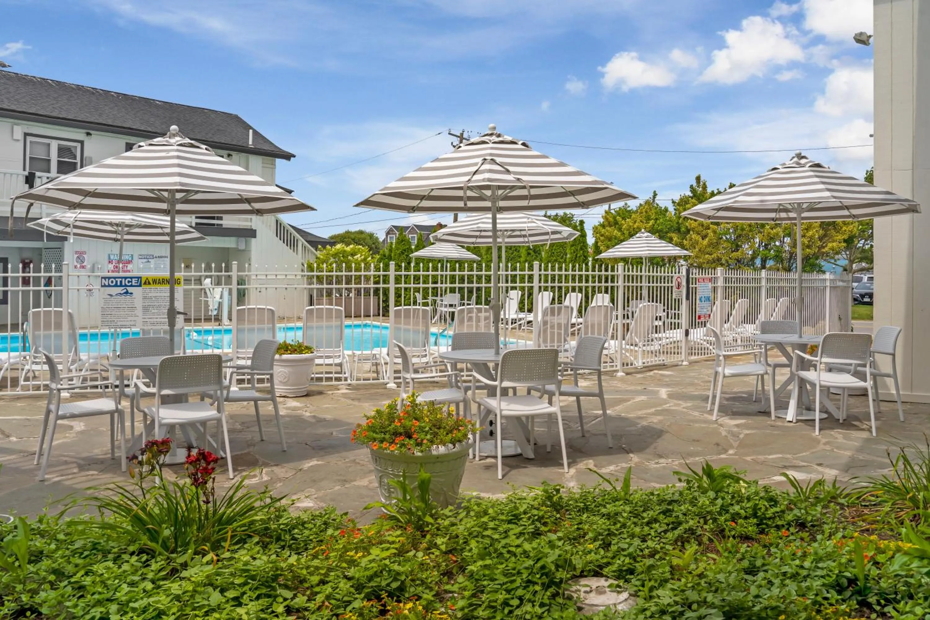 A Wave Inn - Montauk