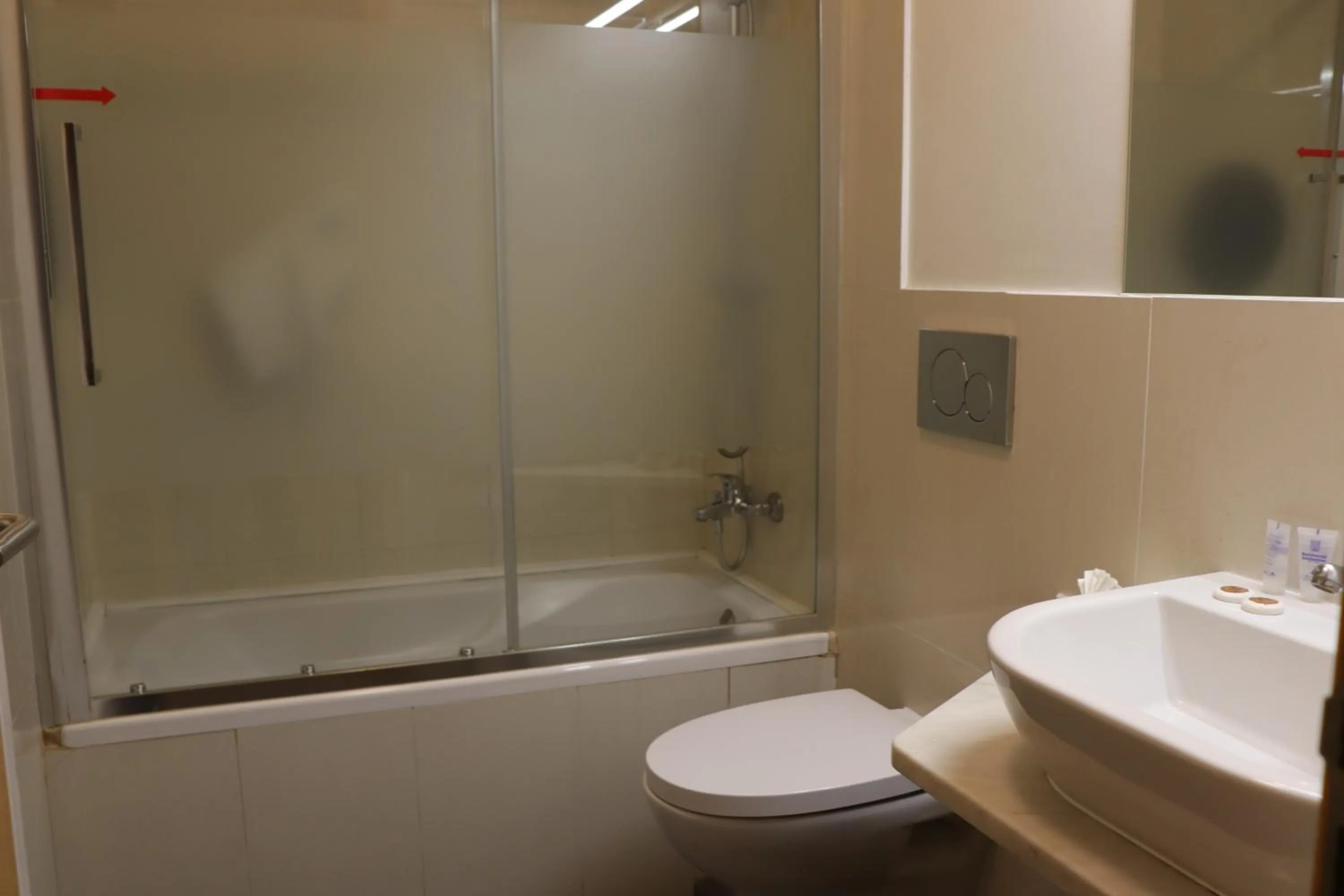 Bathroom in Hotel Belém Tejo - Setubalense