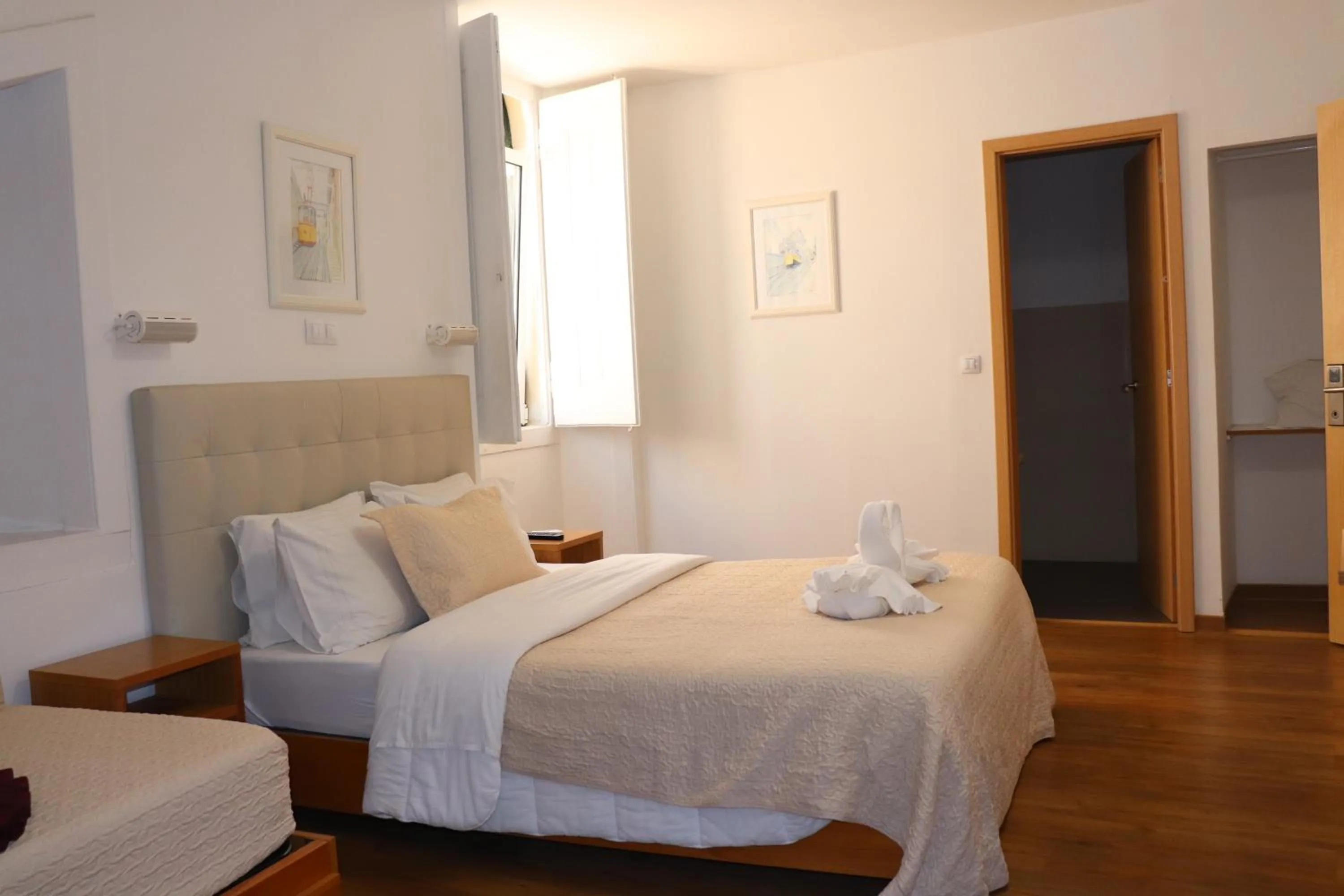 Photo of the whole room, Bed in Hotel Belém Tejo - Setubalense