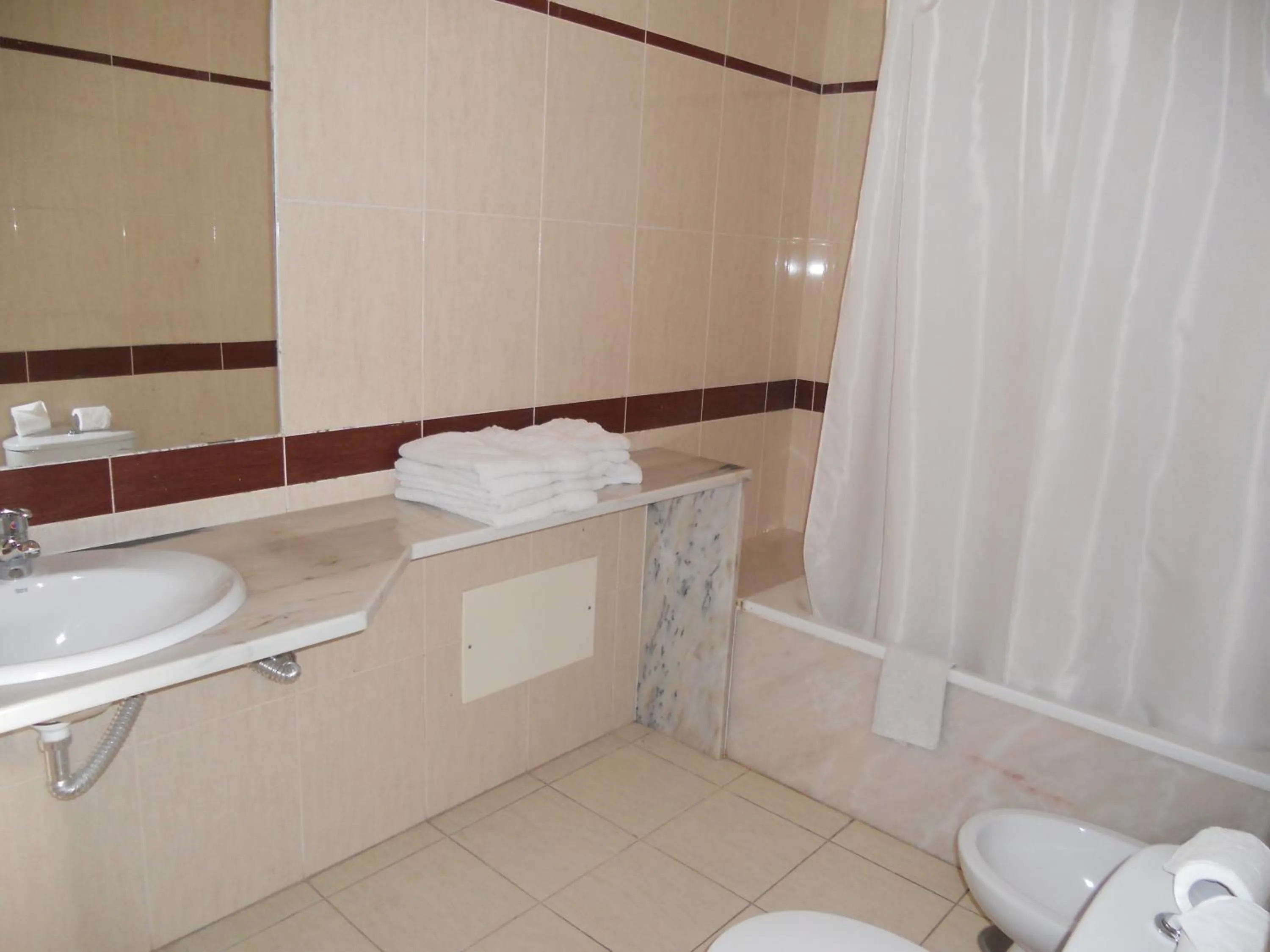 Bathroom in Hotel Belém Tejo - Setubalense