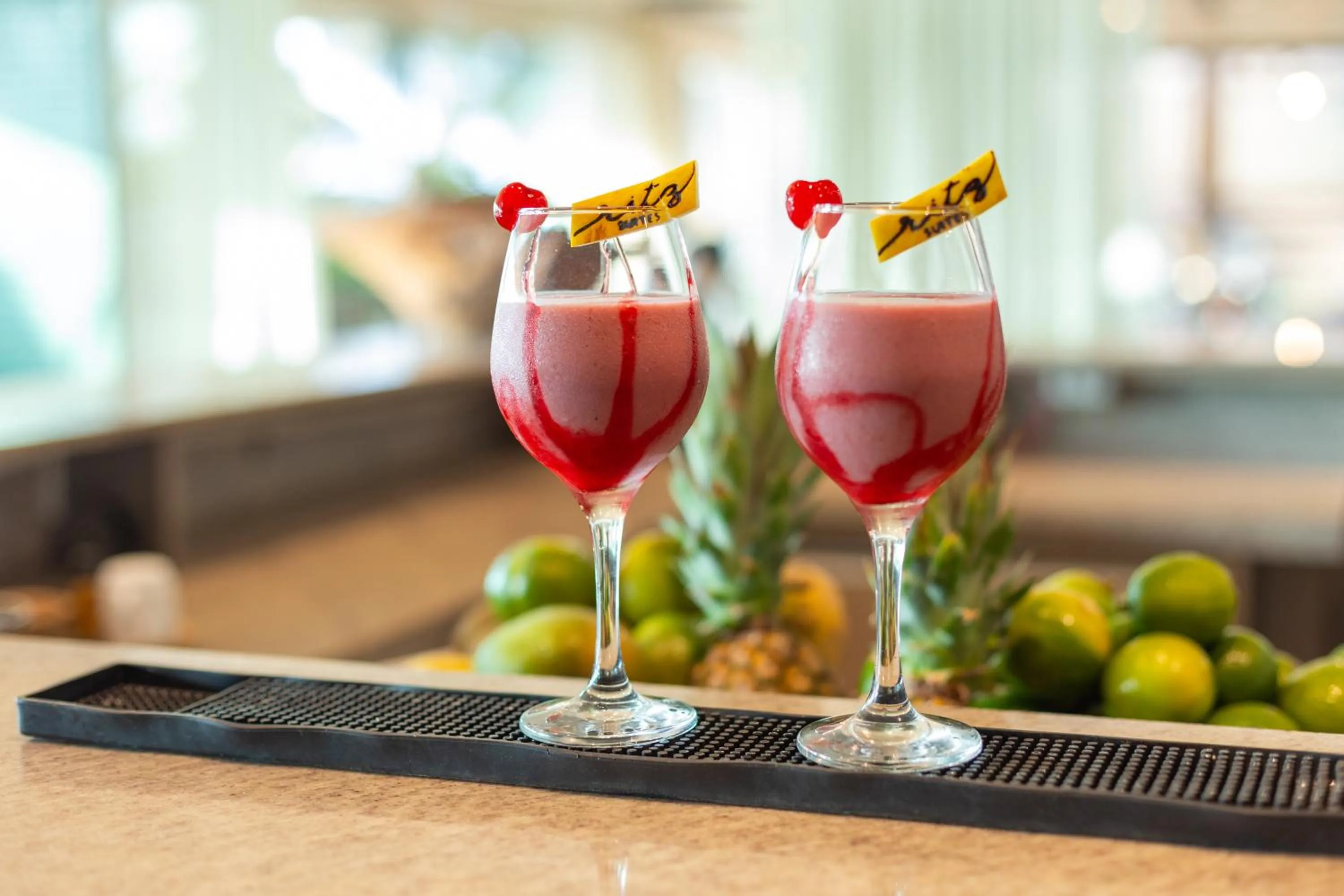 Lounge or bar in Ritz Suites Grand Hotel Boutique