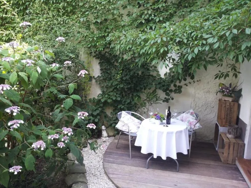 Garden in Gästezimmer Am Hüstert