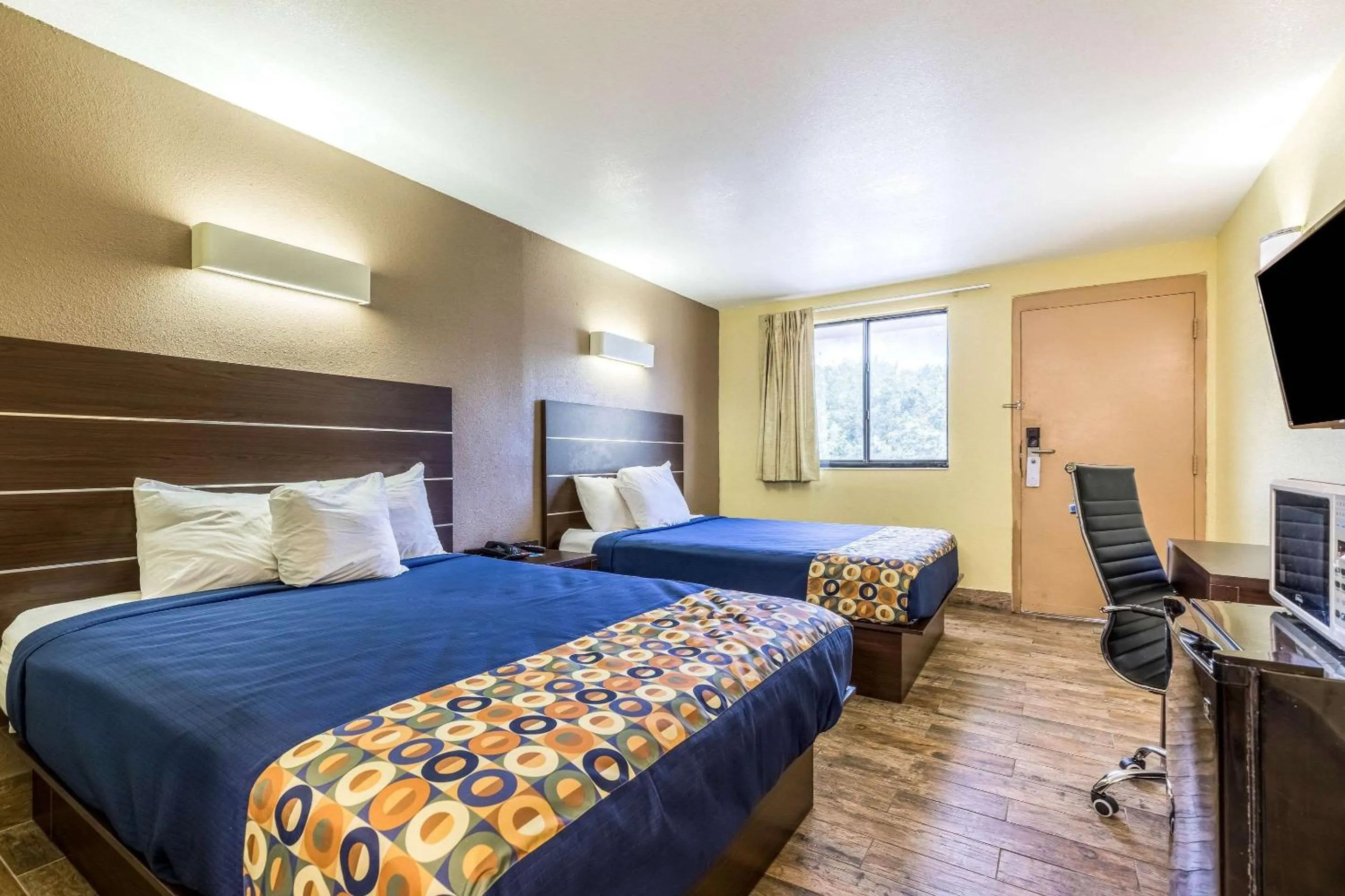 Photo of the whole room, Bed in Rodeway Inn Fairgrounds-Casino