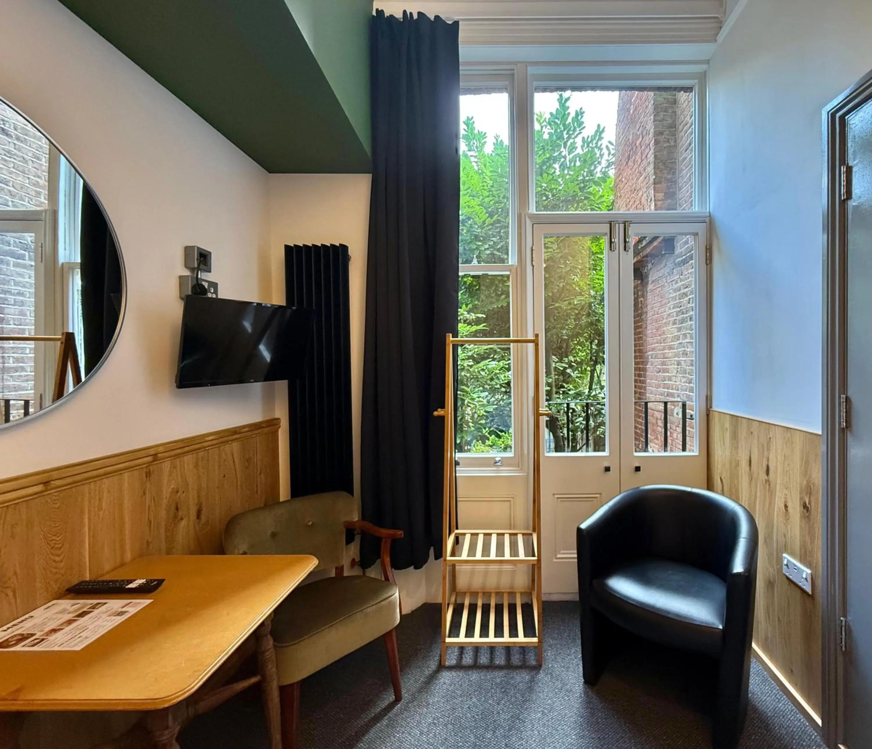 London Visitors Hotel