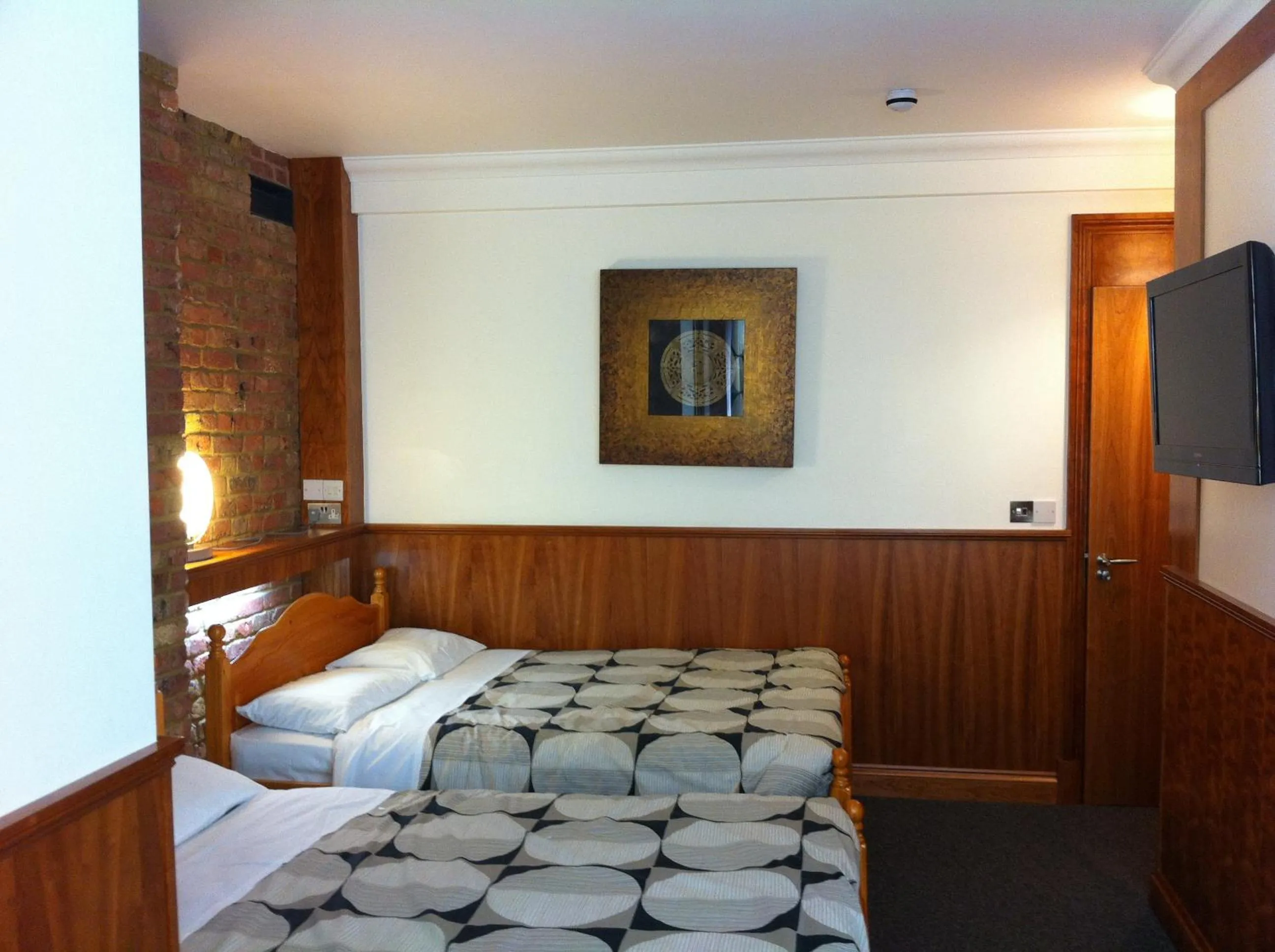 Bed in London Visitors Hotel