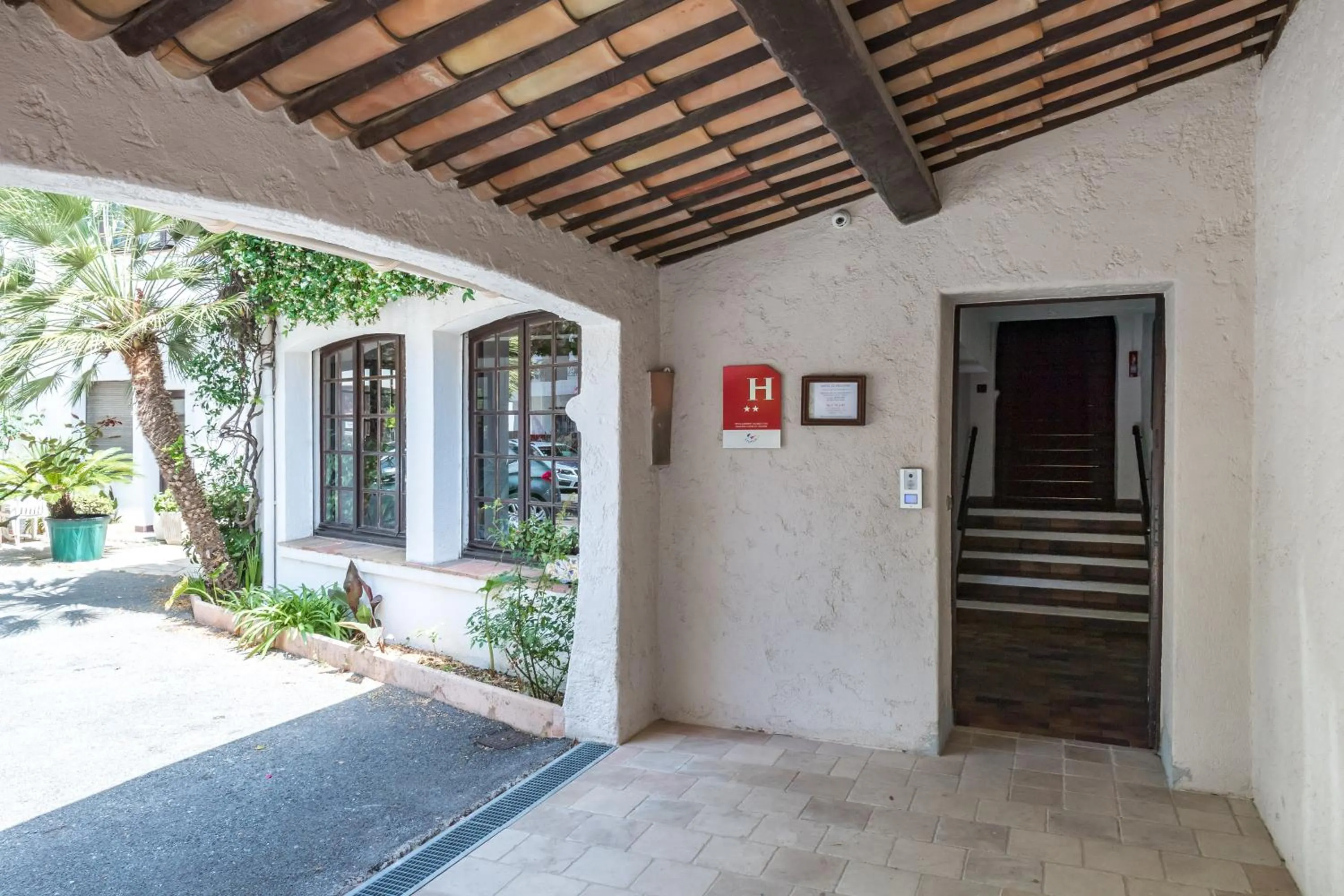 Facade/entrance in Le Preconil