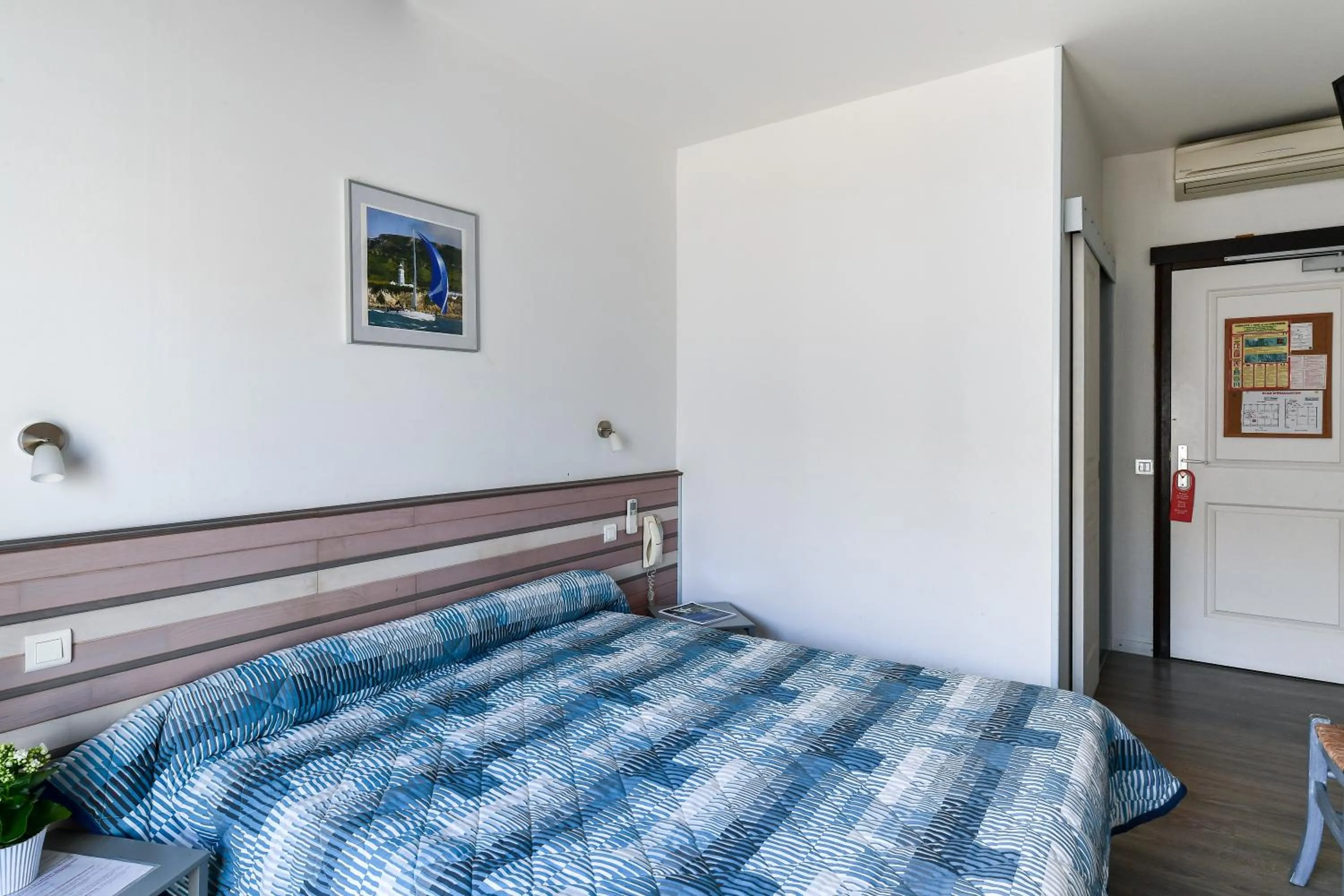 Bedroom, Bed in Le Preconil