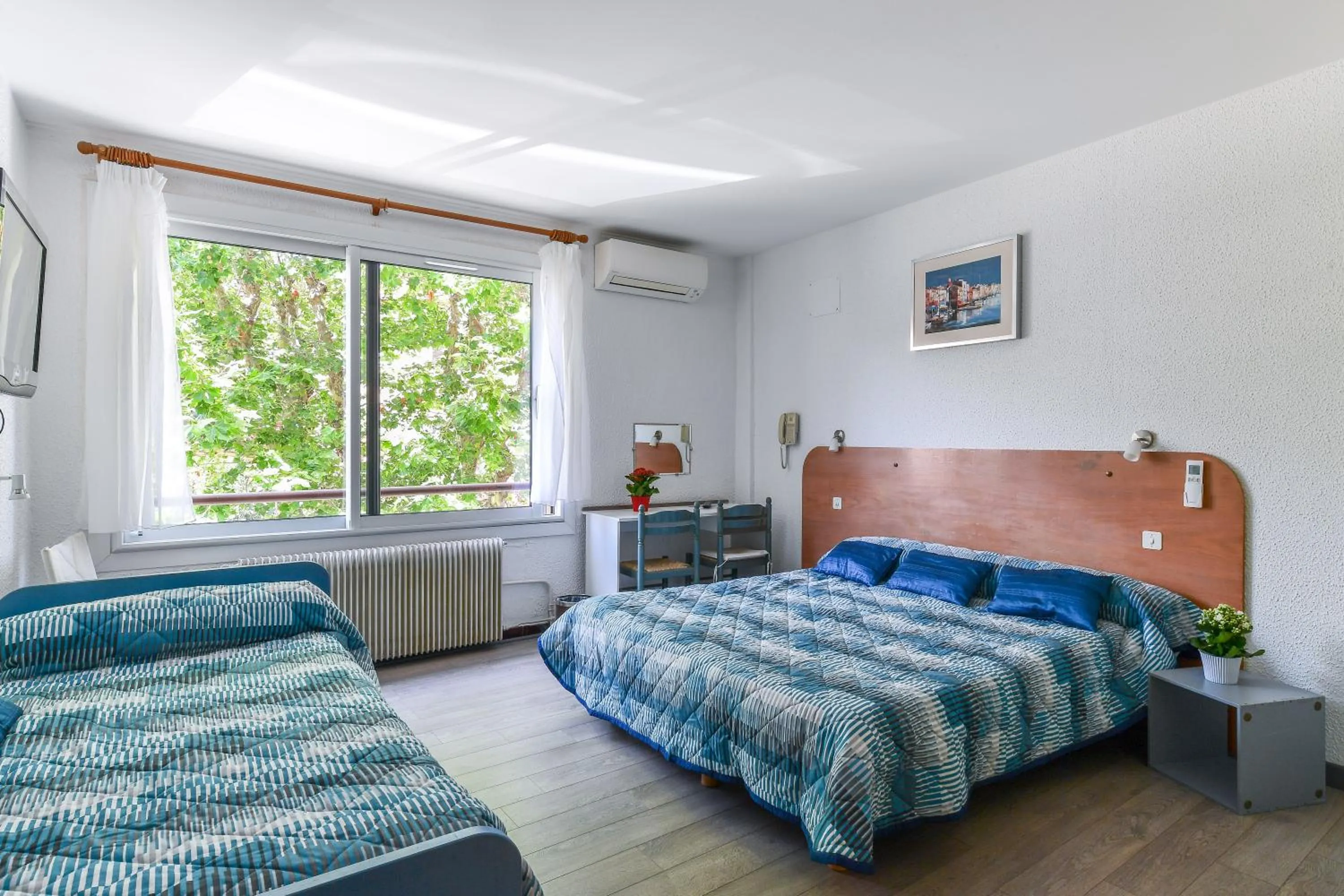 Bedroom, Bed in Le Preconil