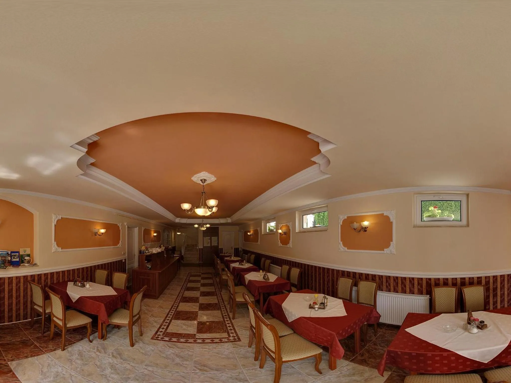 Restaurant/places to eat in Hegyi Villa