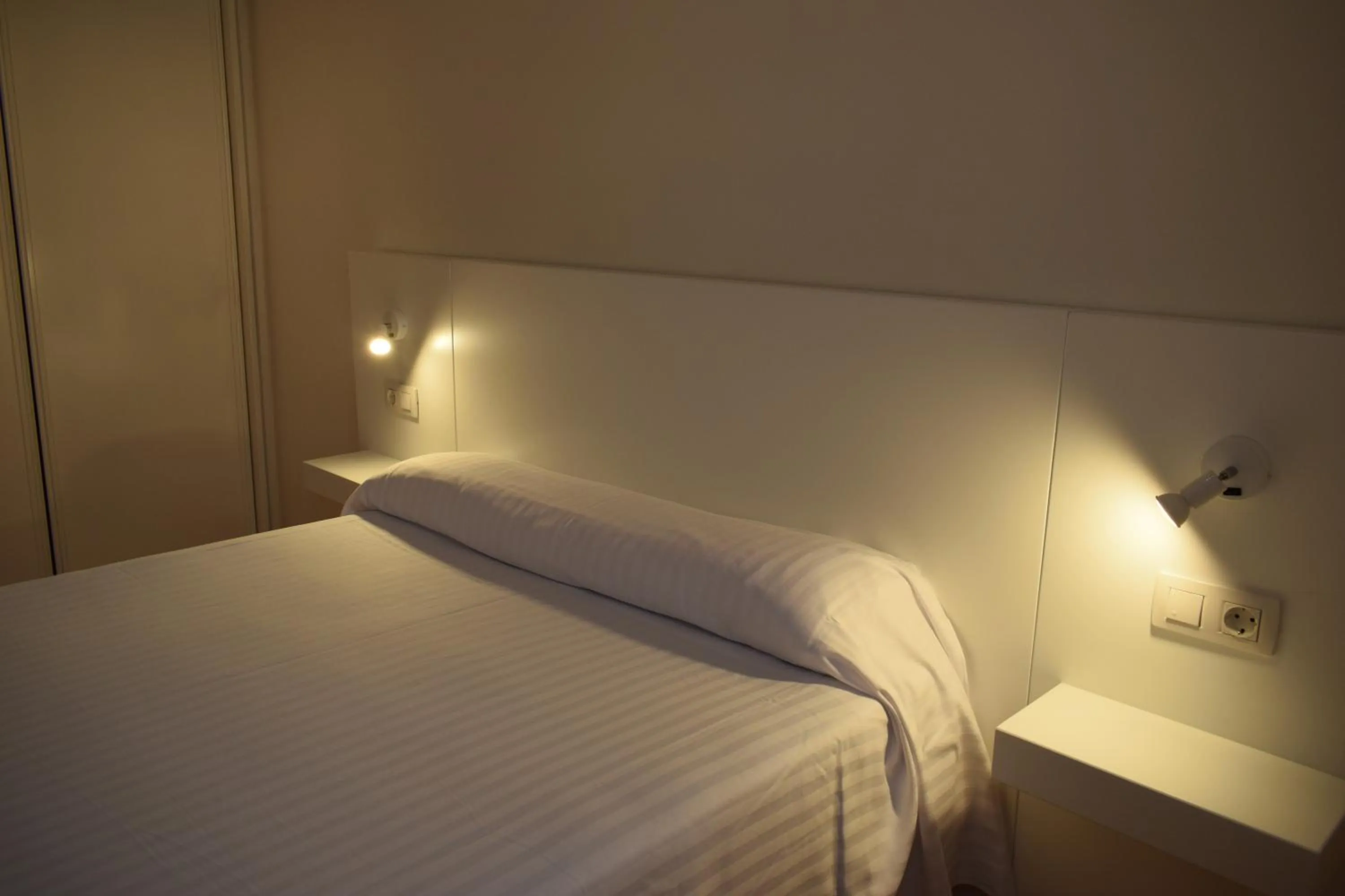 Bedroom, Bed in Apartamentos VIDA Corcubión