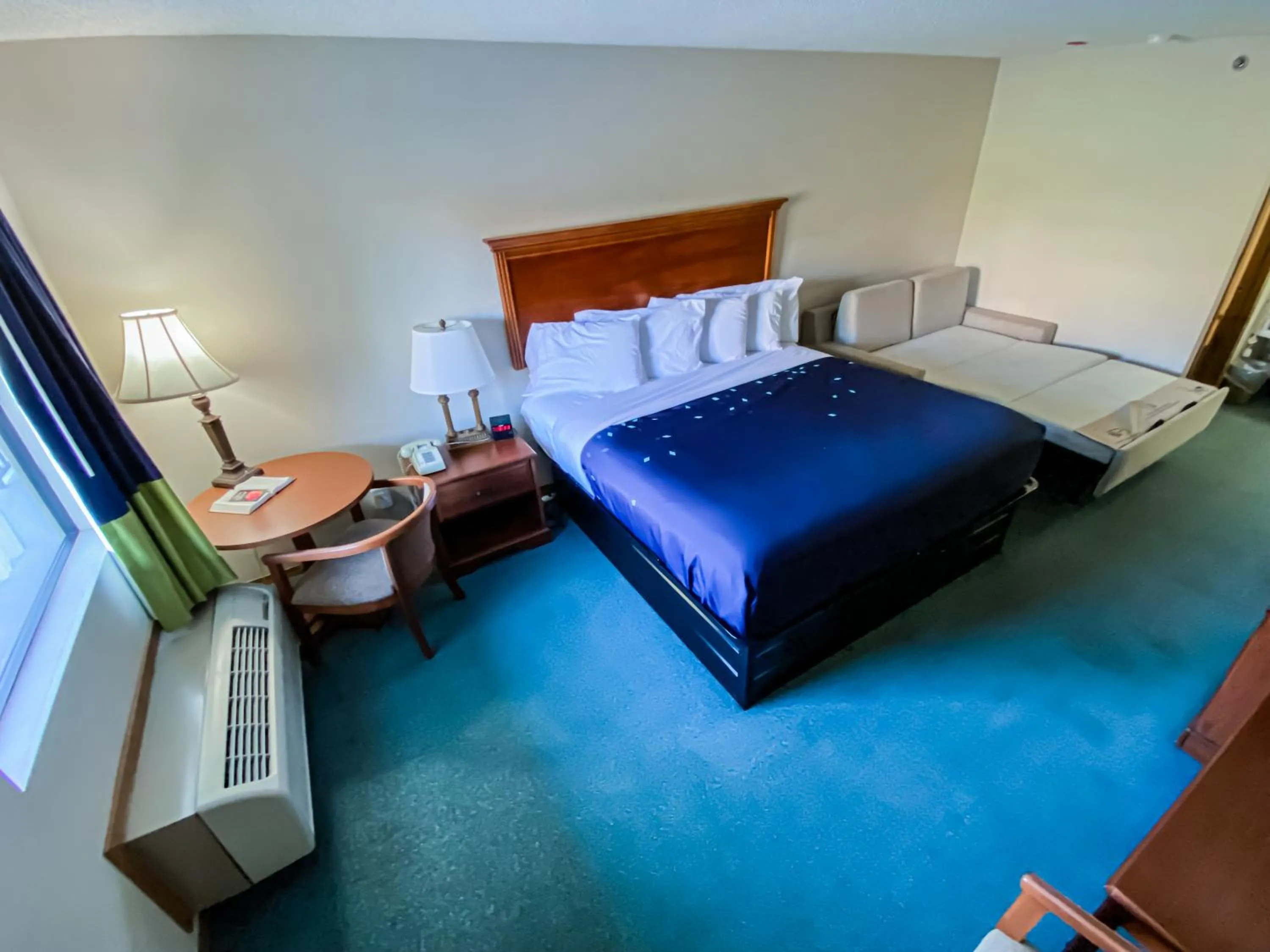 Photo of the whole room, Bed in Green Gables Inn