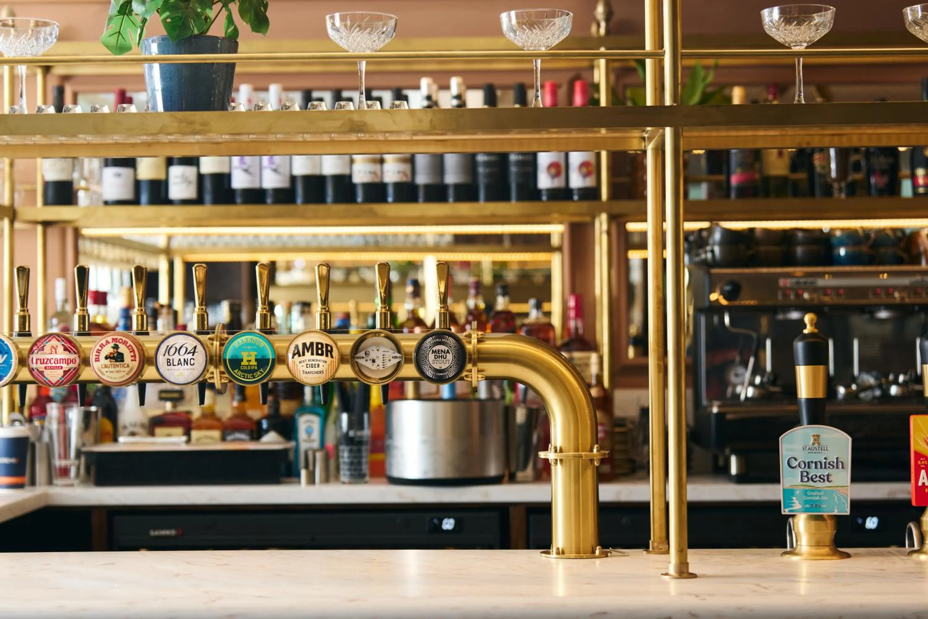 Lounge or bar in The Royal Castle