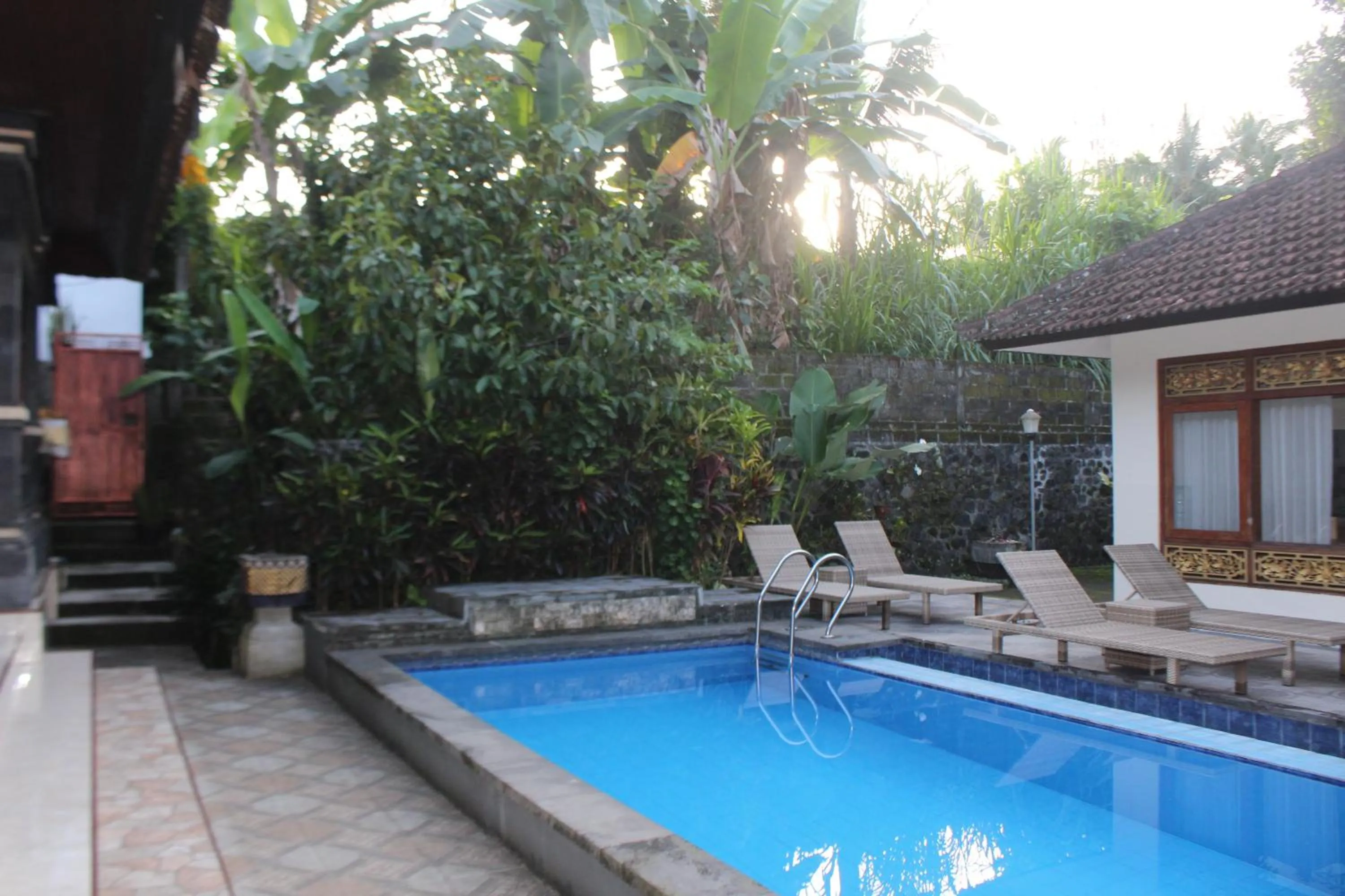 Swimming pool in Balimas Guest House