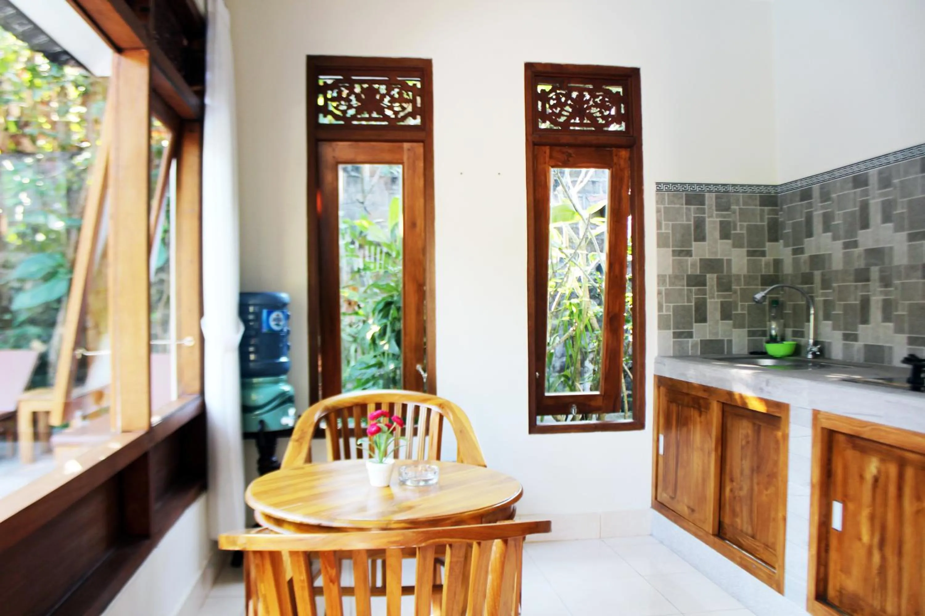Kitchen or kitchenette in Balimas Guest House