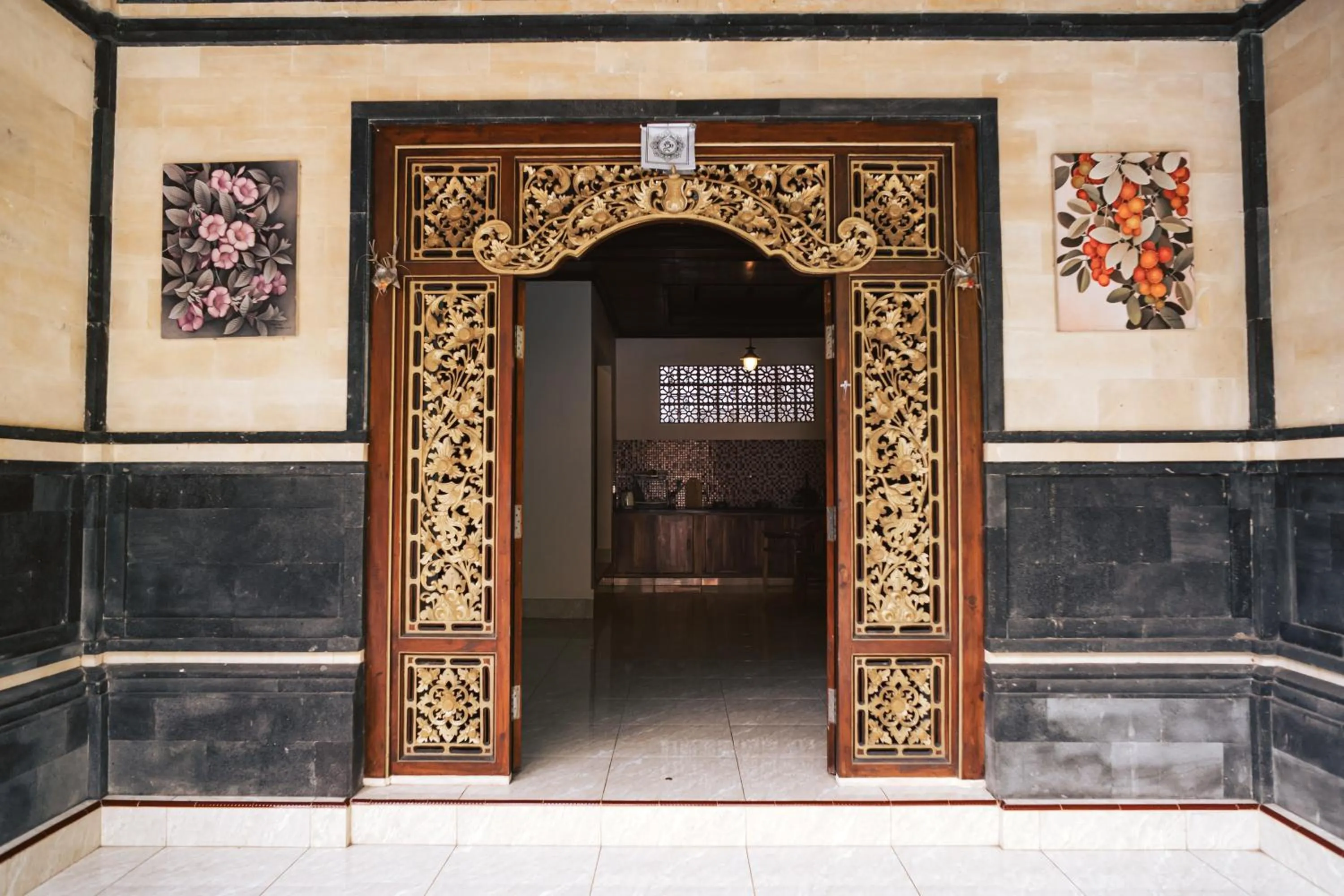 Facade/entrance in Balimas Guest House