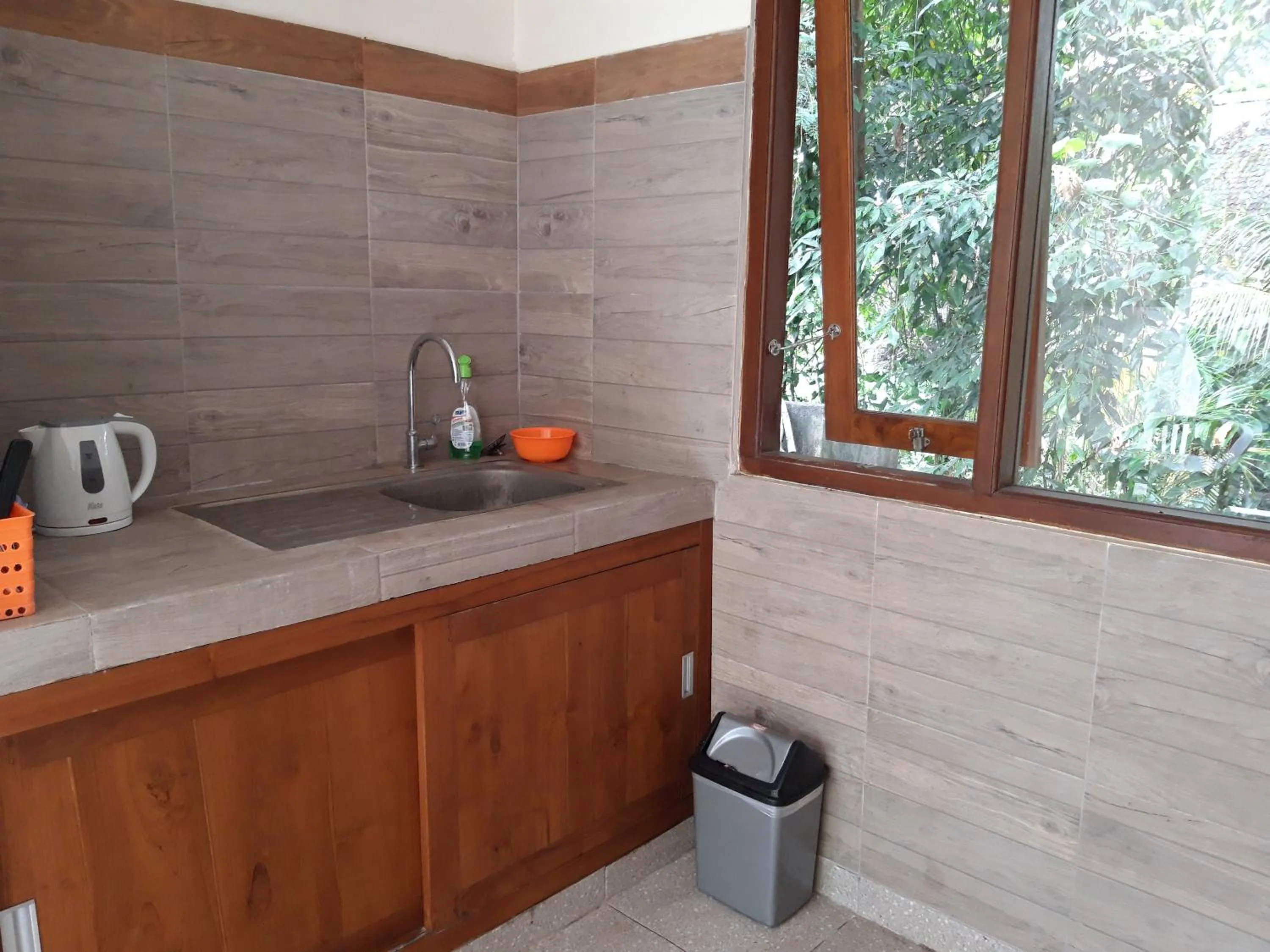 Kitchen or kitchenette in Balimas Guest House