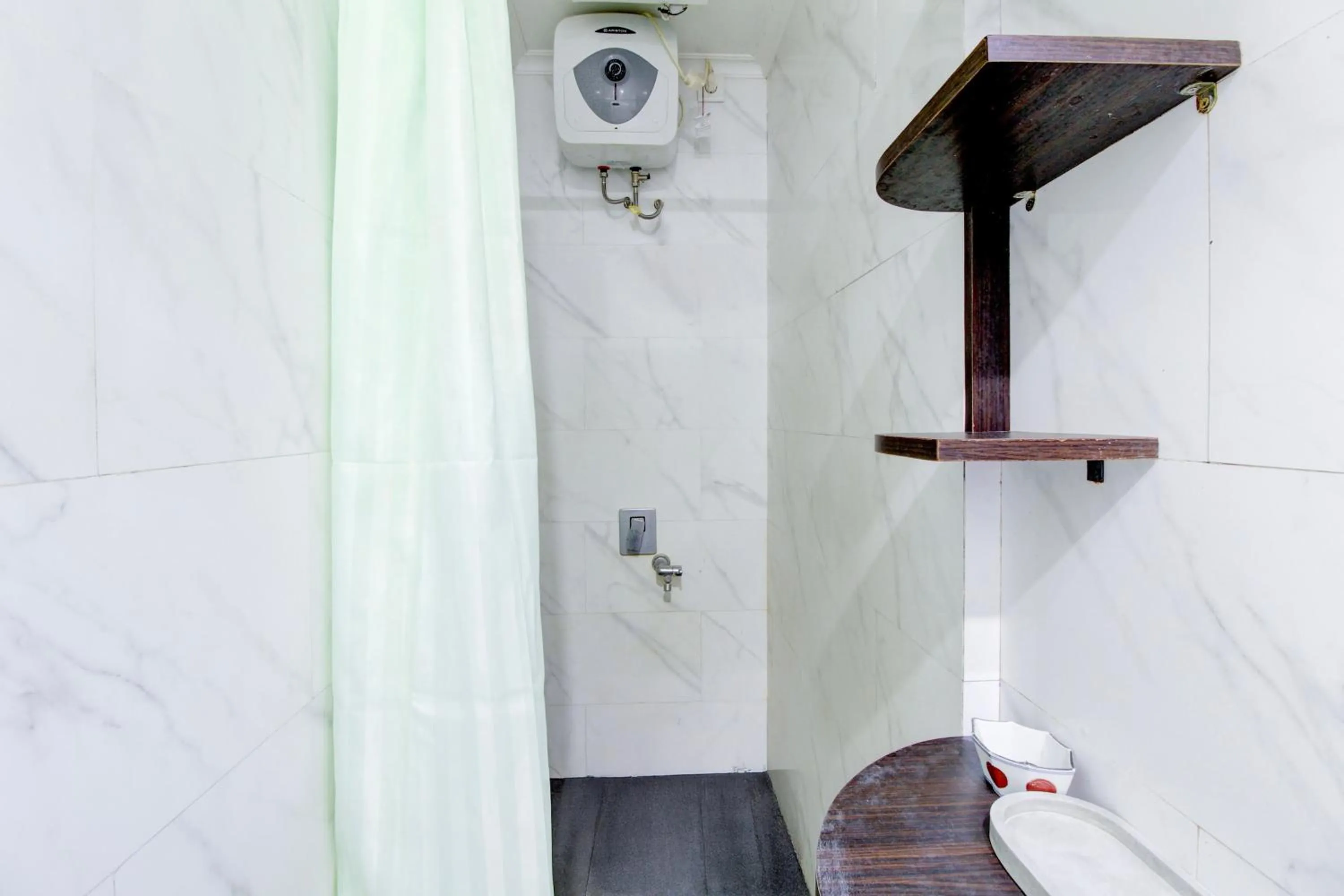Bathroom in Hotel O Jalan Jenderal Sudirman Near Imam Bonjol Square Formerly Nelvi Guest House