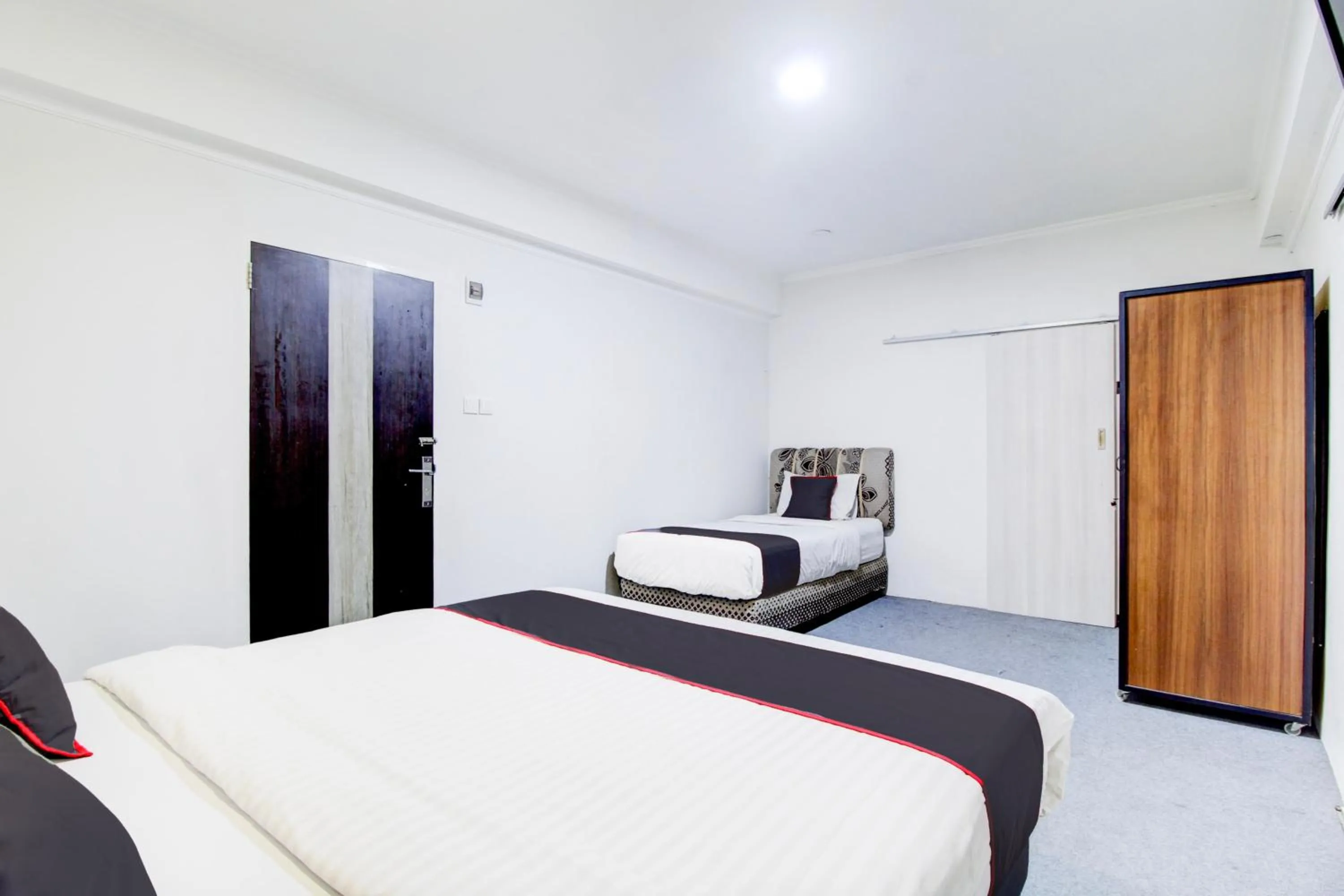 Bedroom, Bed in Hotel O Jalan Jenderal Sudirman Near Imam Bonjol Square Formerly Nelvi Guest House