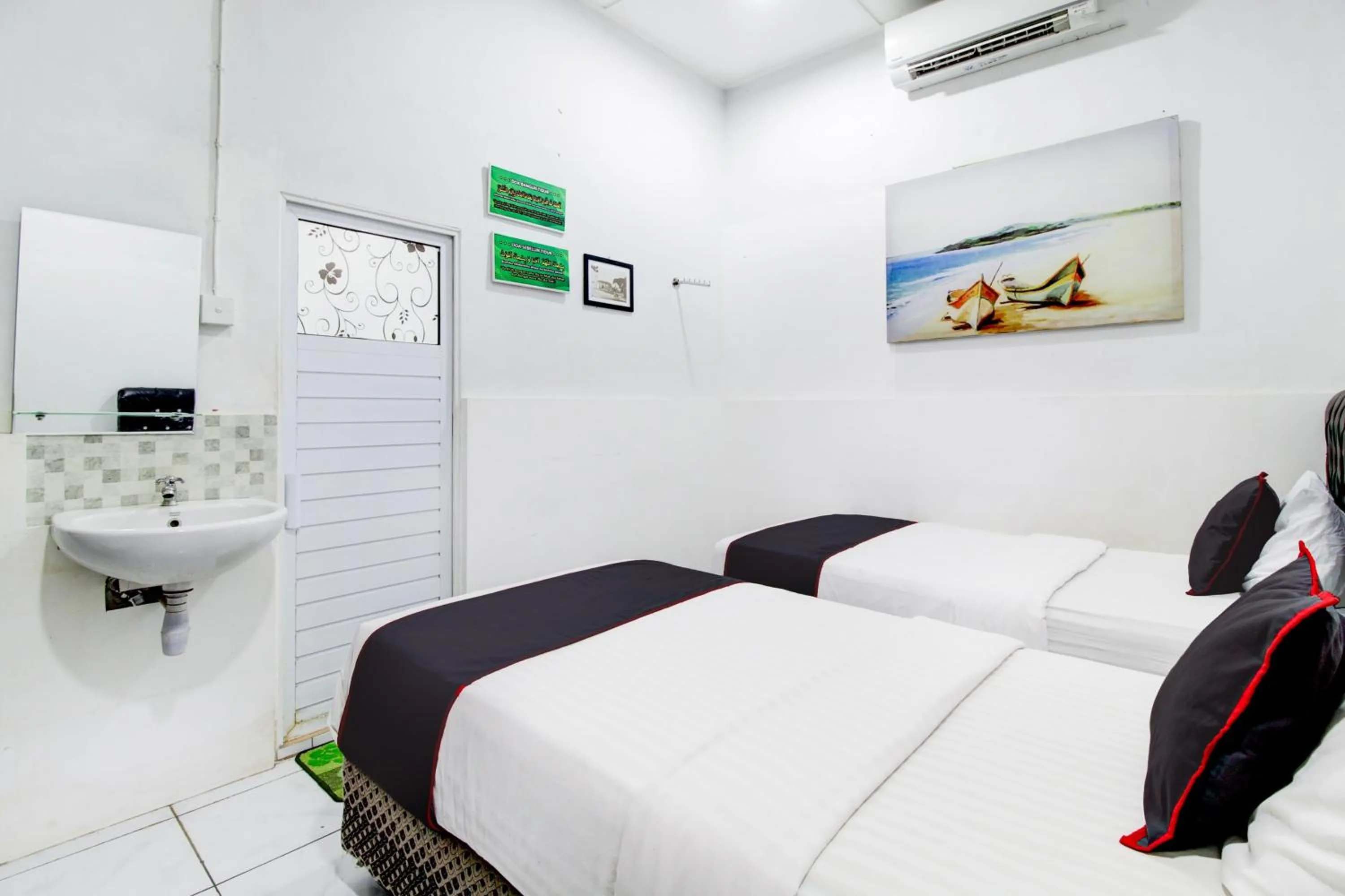 Bedroom, Bed in Hotel O Jalan Jenderal Sudirman Near Imam Bonjol Square Formerly Nelvi Guest House