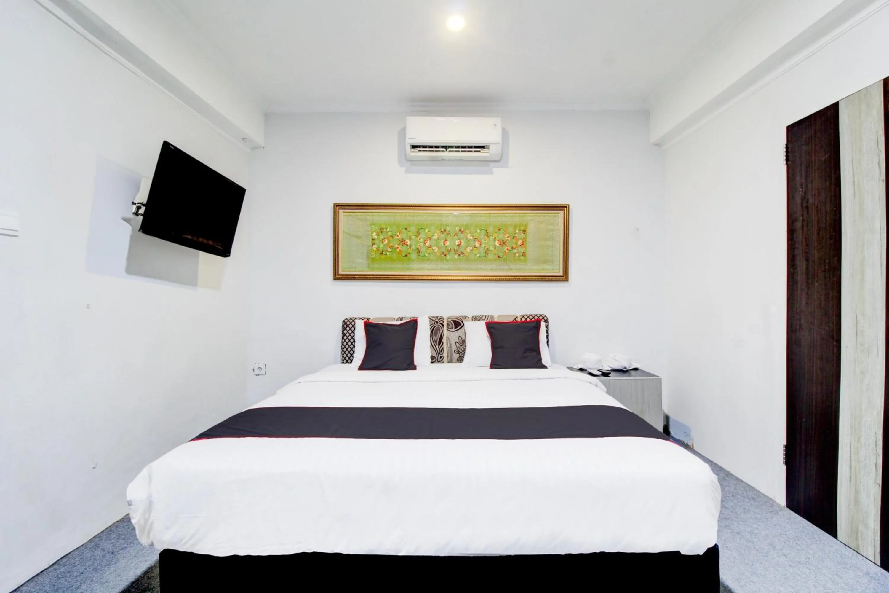 Bedroom, Bed in Hotel O Jalan Jenderal Sudirman Near Imam Bonjol Square Formerly Nelvi Guest House