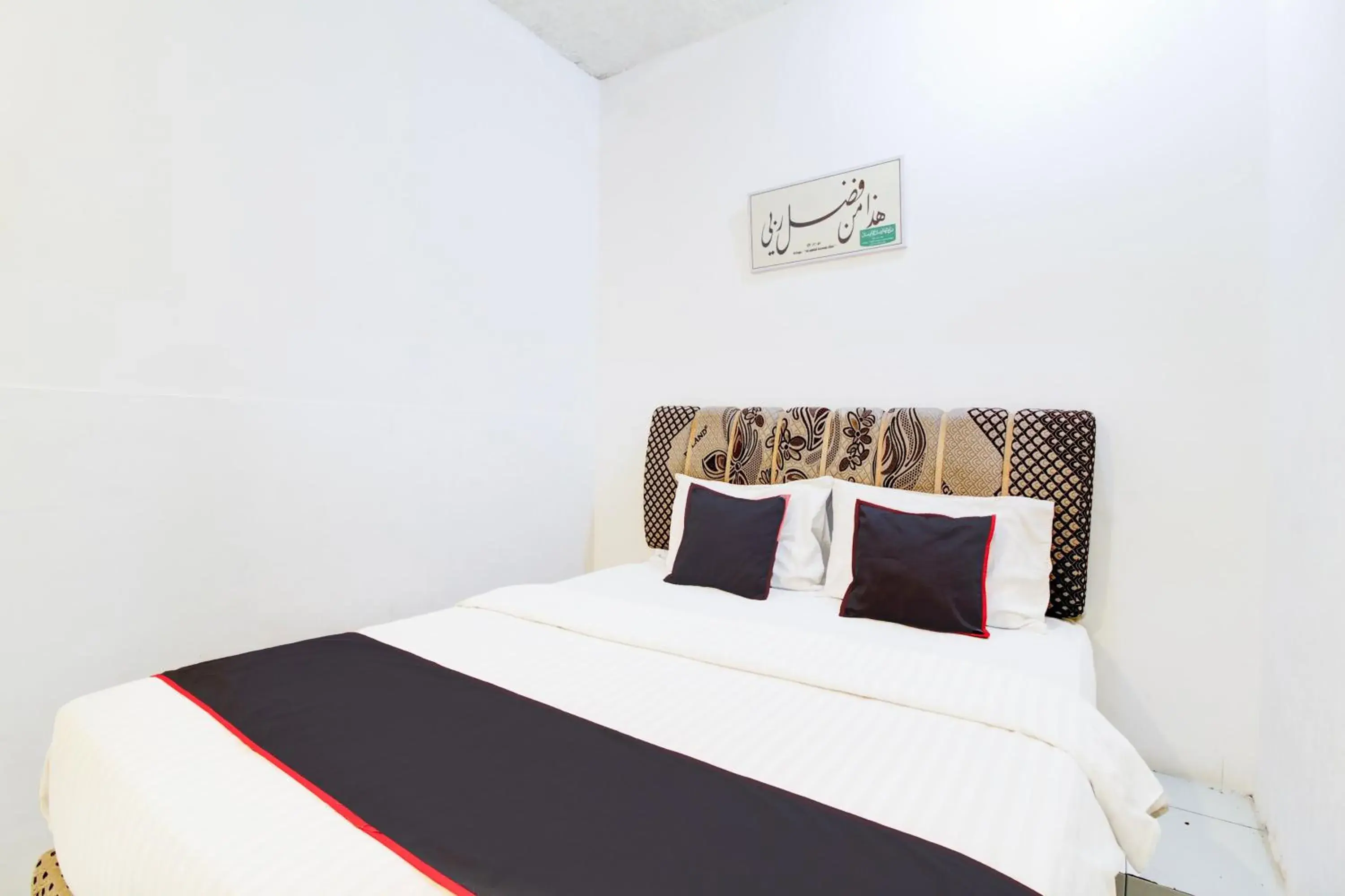 Standard Double Room in Hotel O Jalan Jenderal Sudirman Near Imam Bonjol Square Standard Double Room in Hotel O Jalan Jenderal Sudirman Near Imam Bonjol Square