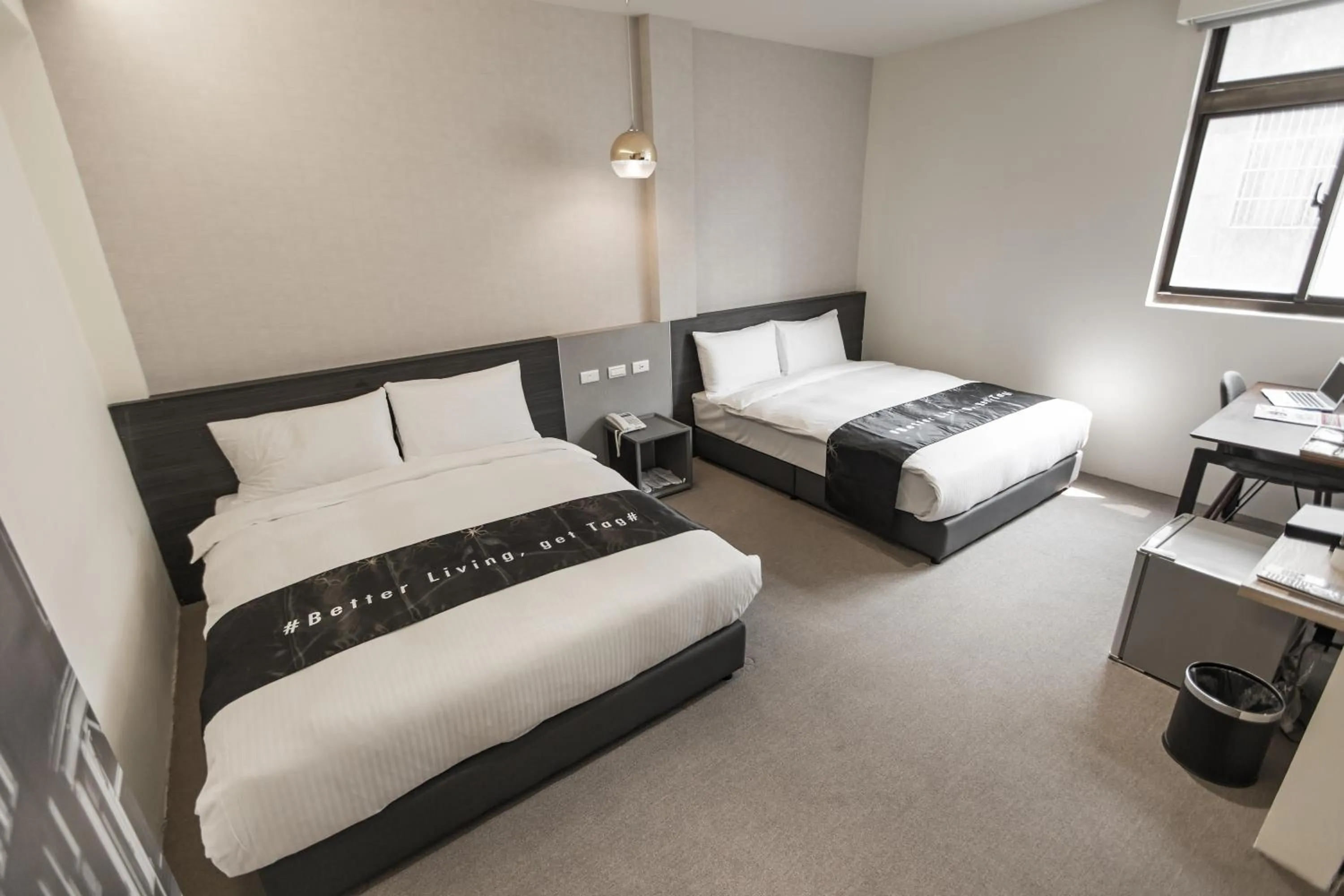 Photo of the whole room, Bed in Tag inn