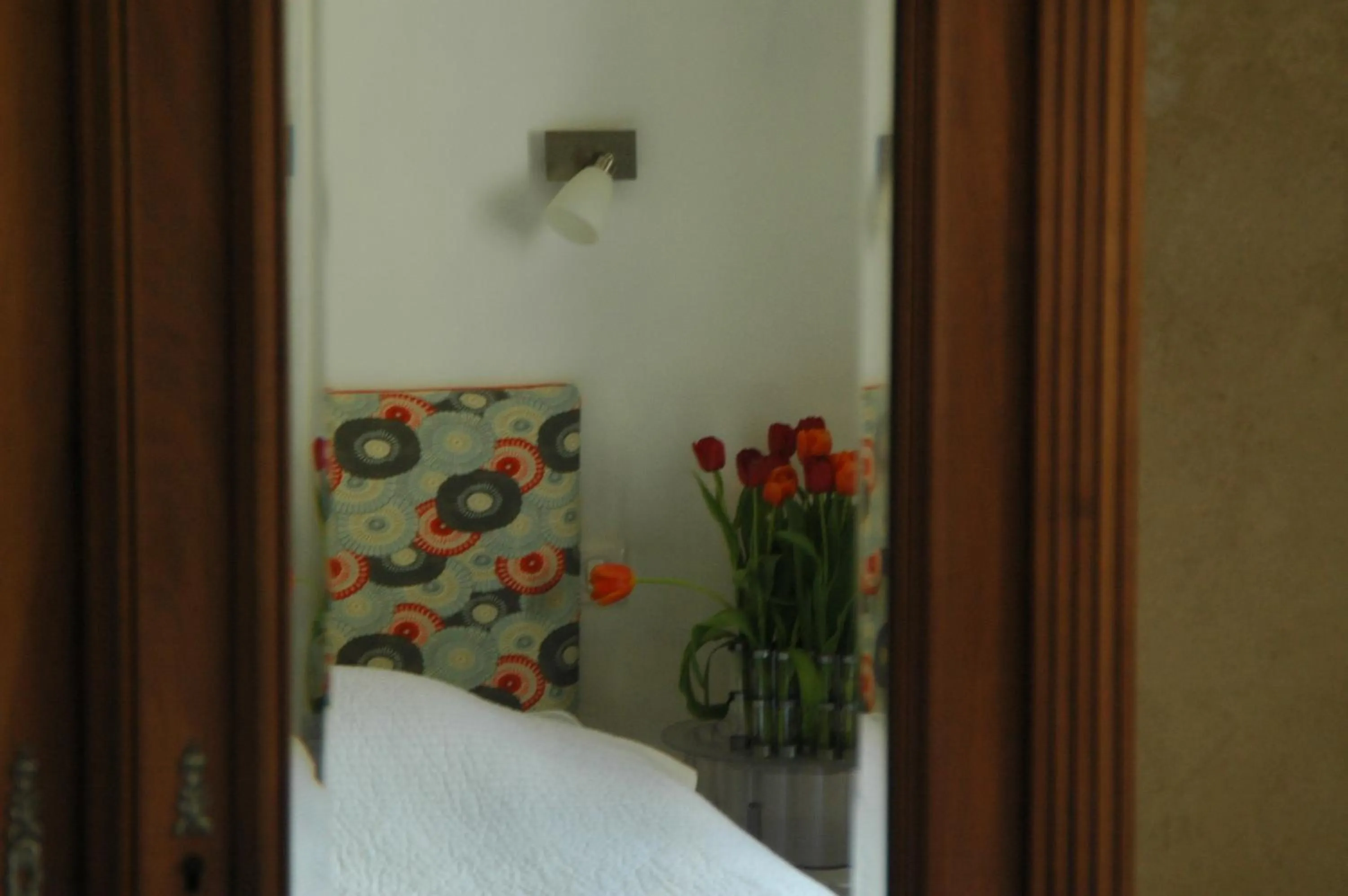 Decorative detail, Bed in Le Clos de l'Abbaye