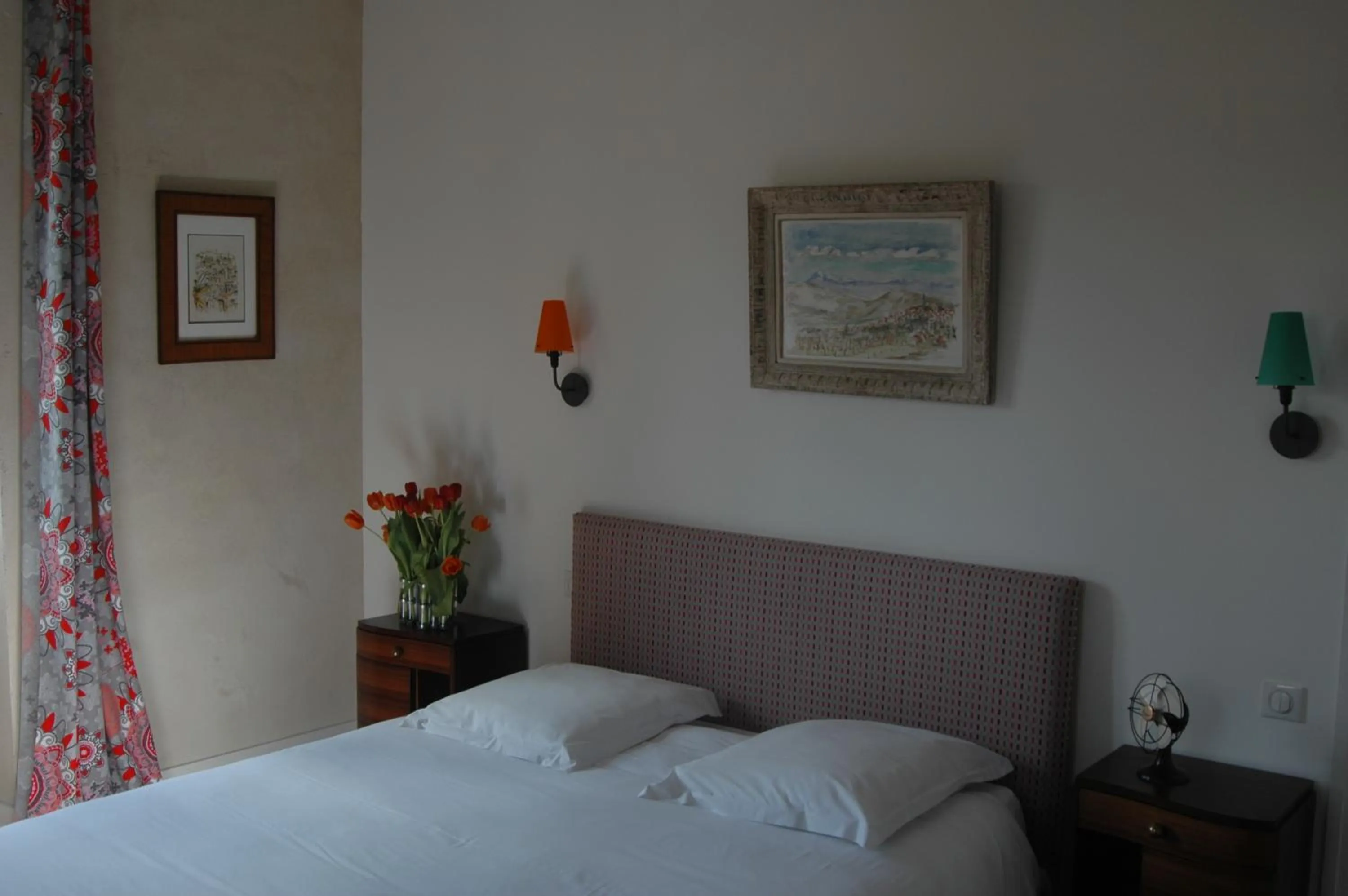 Decorative detail, Bed in Le Clos de l'Abbaye