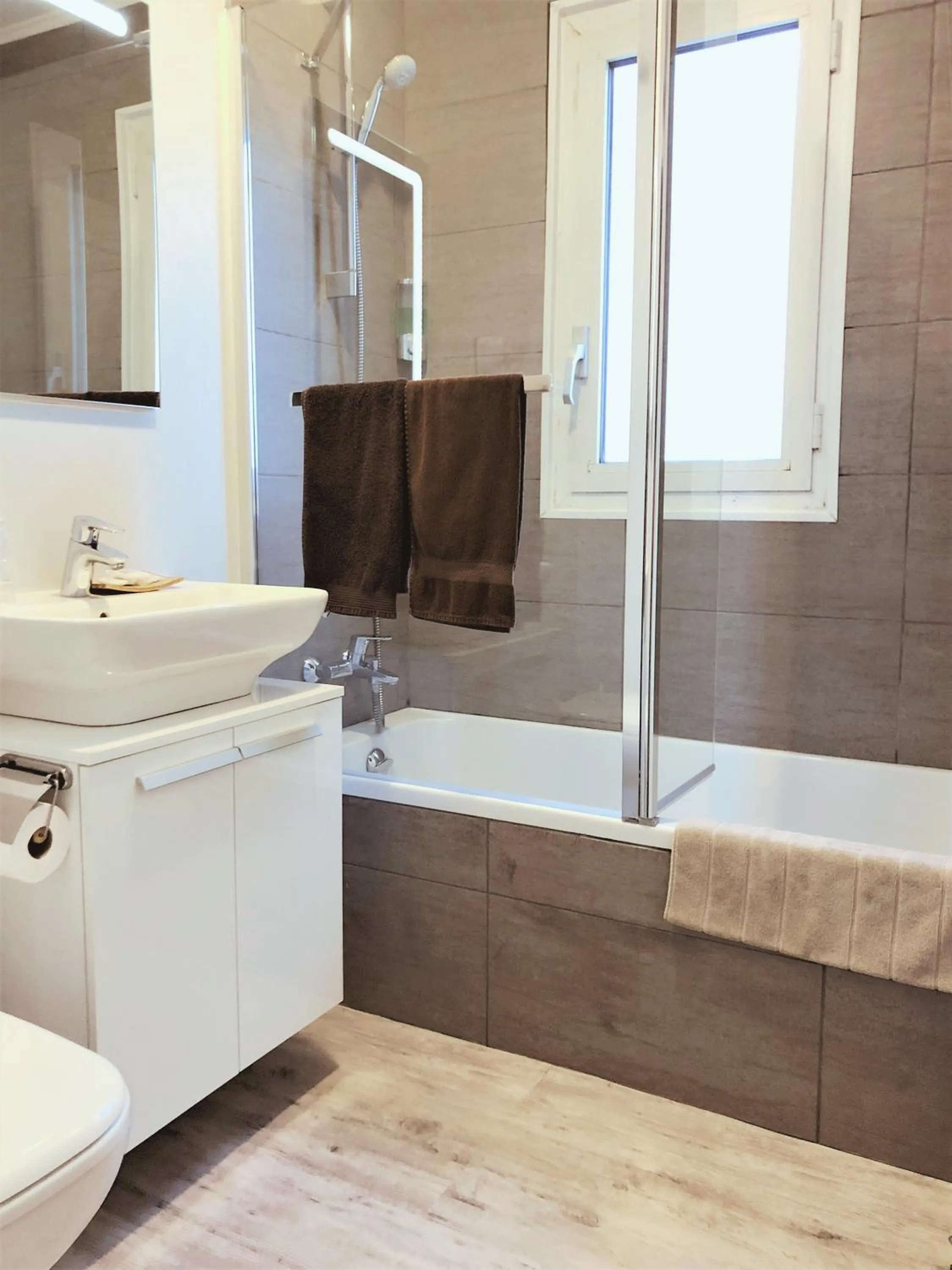 Toilet in Hôtel de l'Étoile