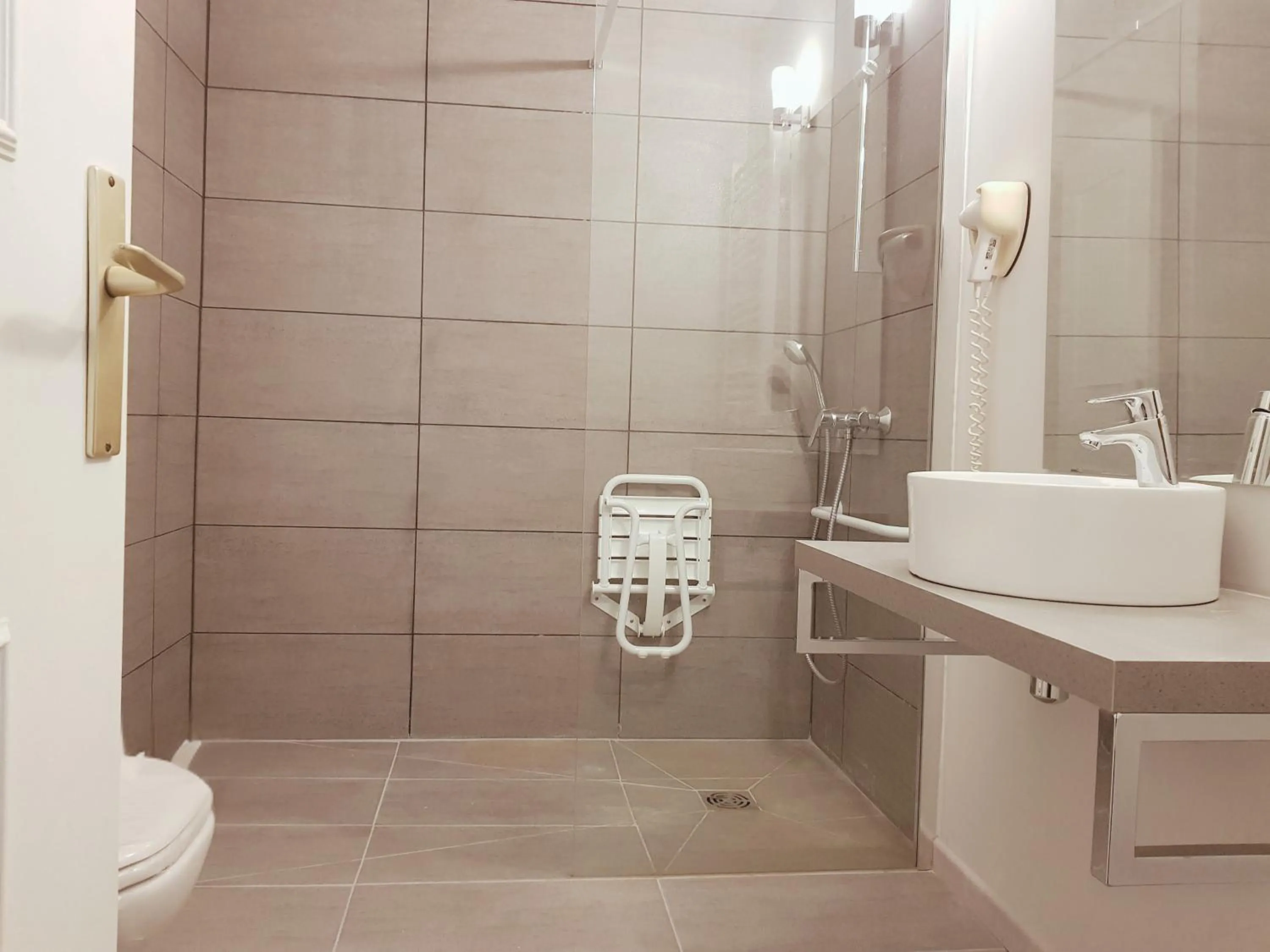 Toilet in Hôtel de l'Étoile