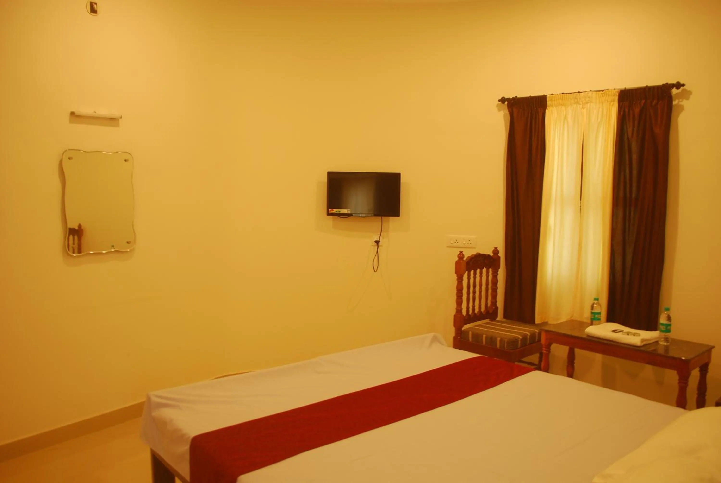 Bed in Hotel Jebasakthy