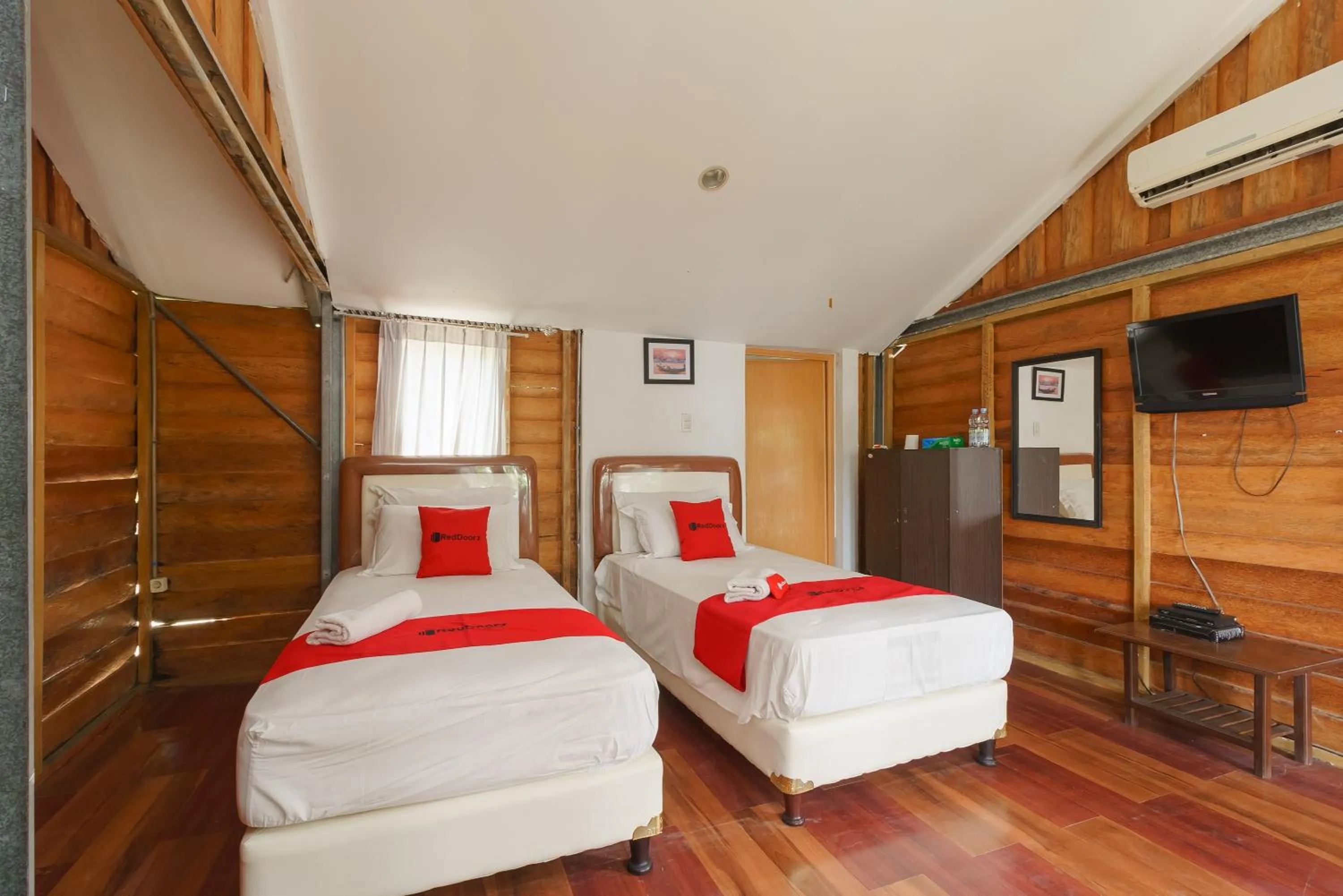 Bedroom, Bed in RedDoorz Syariah at Sumur Tiga Beach Sabang Aceh