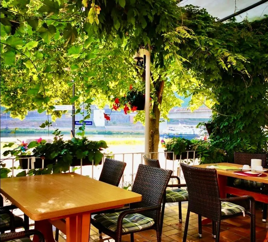 Restaurant/places to eat in Hotel Krone Riesling