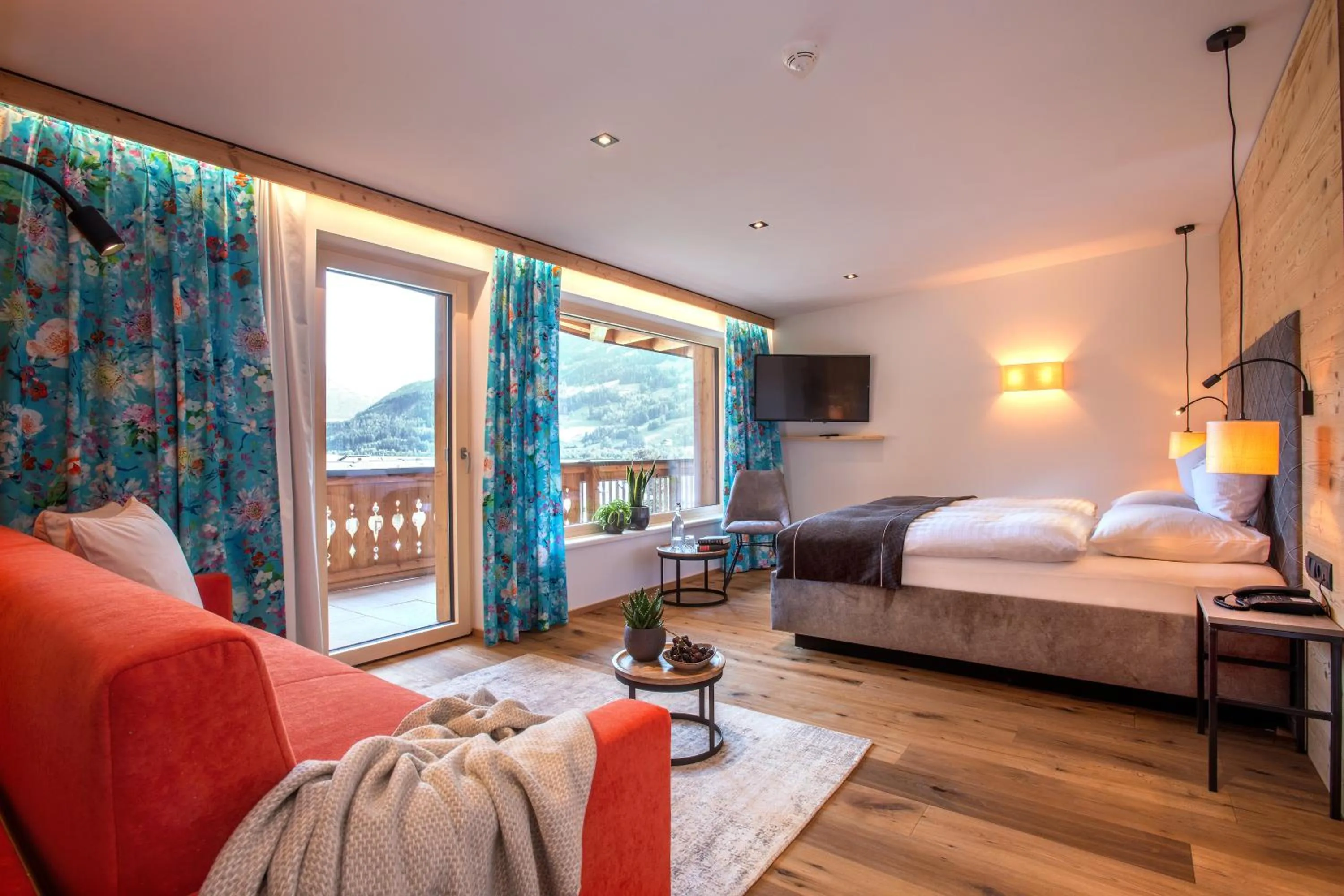 Photo of the whole room, Bed in Hotel Tipotsch