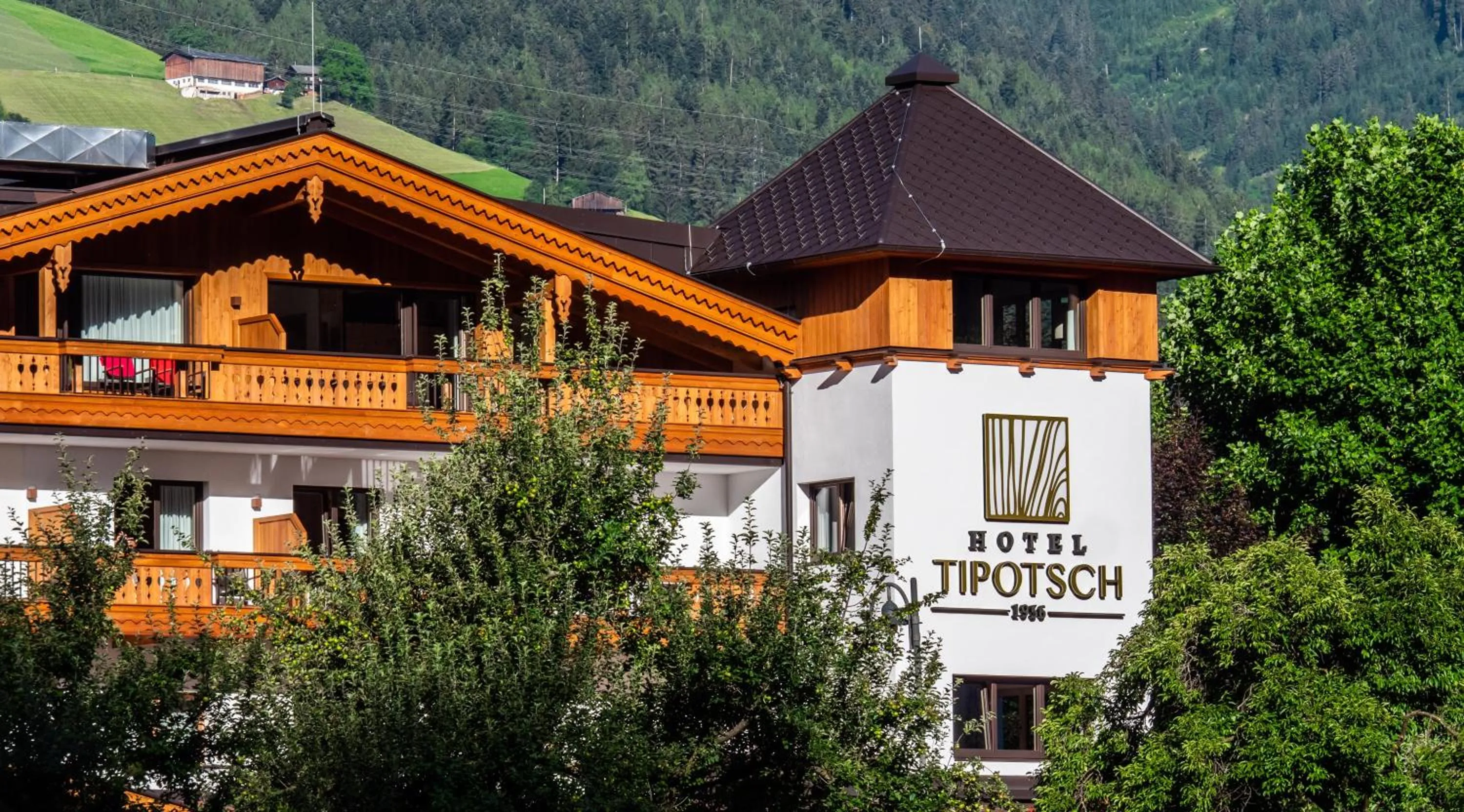Facade/entrance in Hotel Tipotsch