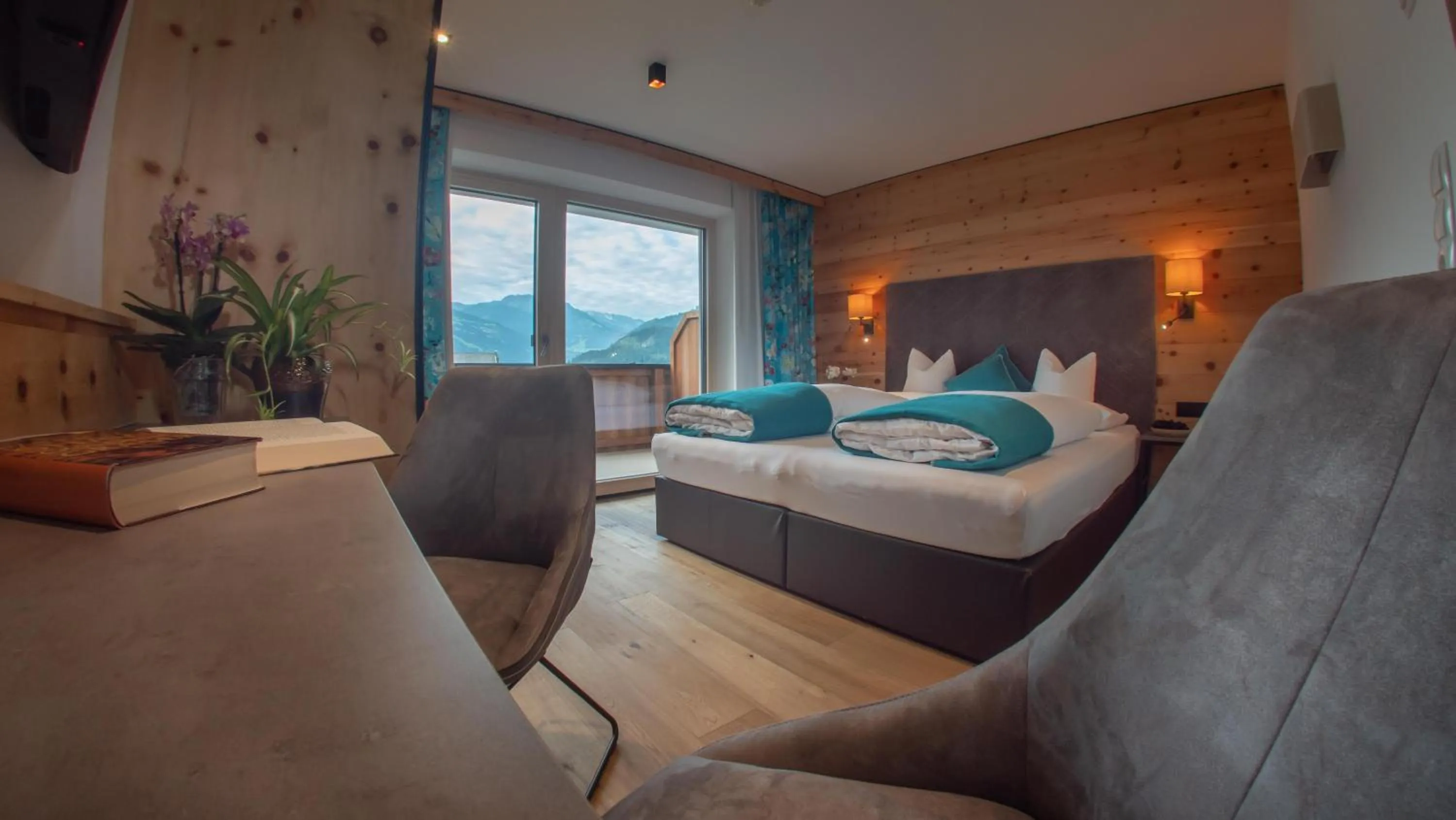 Photo of the whole room, Bed in Hotel Tipotsch