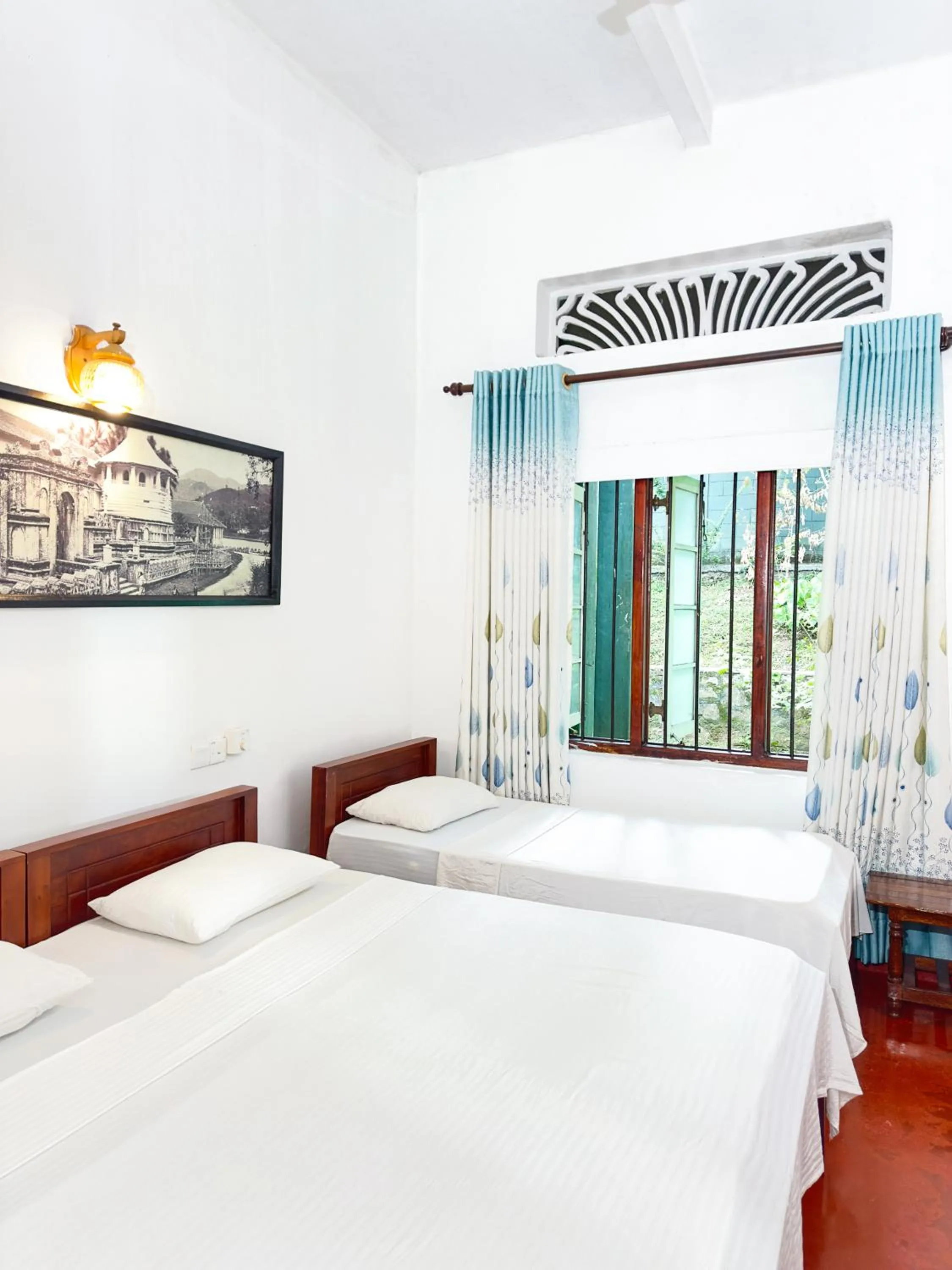 Bed in Fortuna Heritage Home