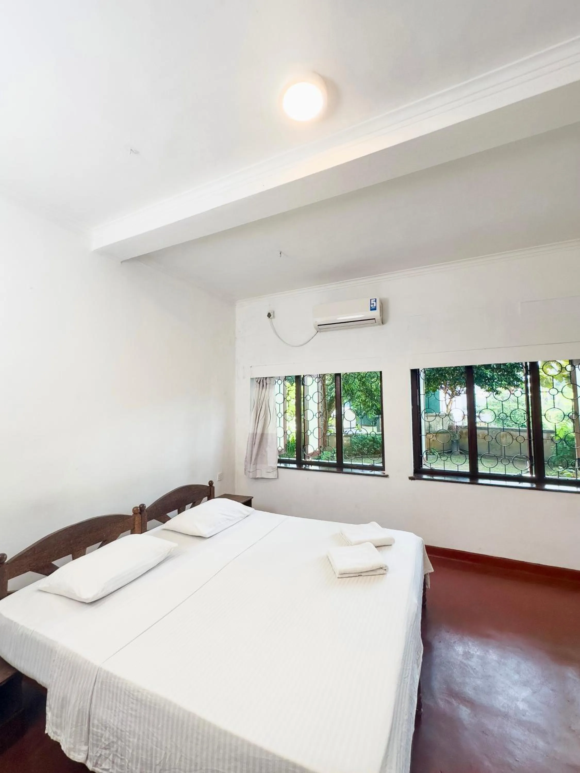 Bed in Fortuna Heritage Home