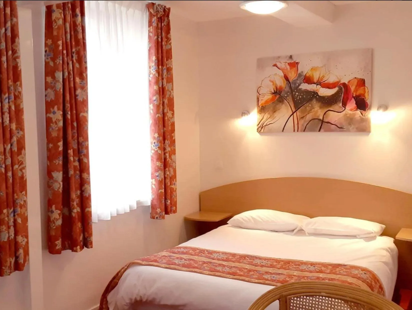 Bed in Logis Hôtel Le Val de Vence