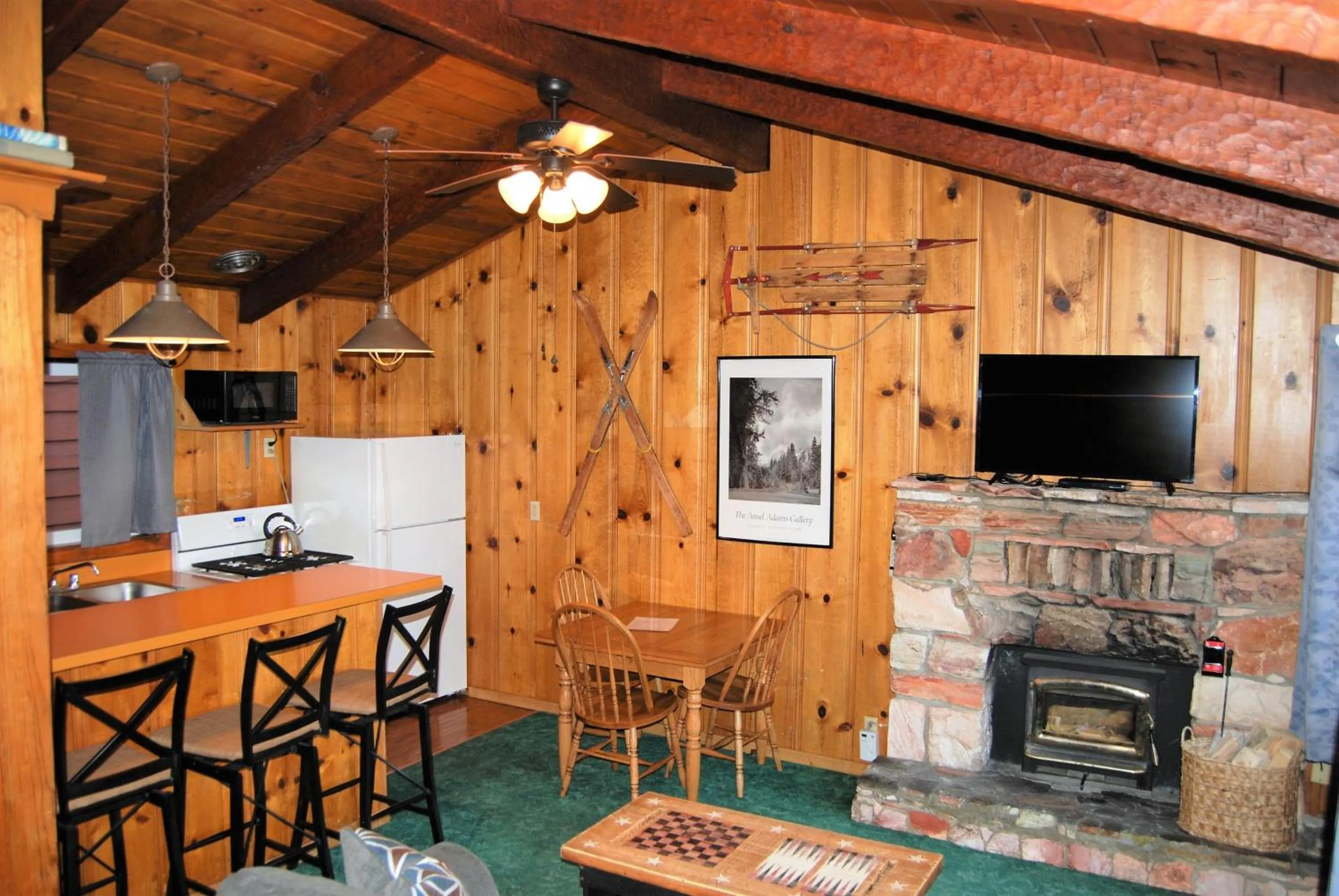 Two Bedroom Queen in Edelweiss Lodge