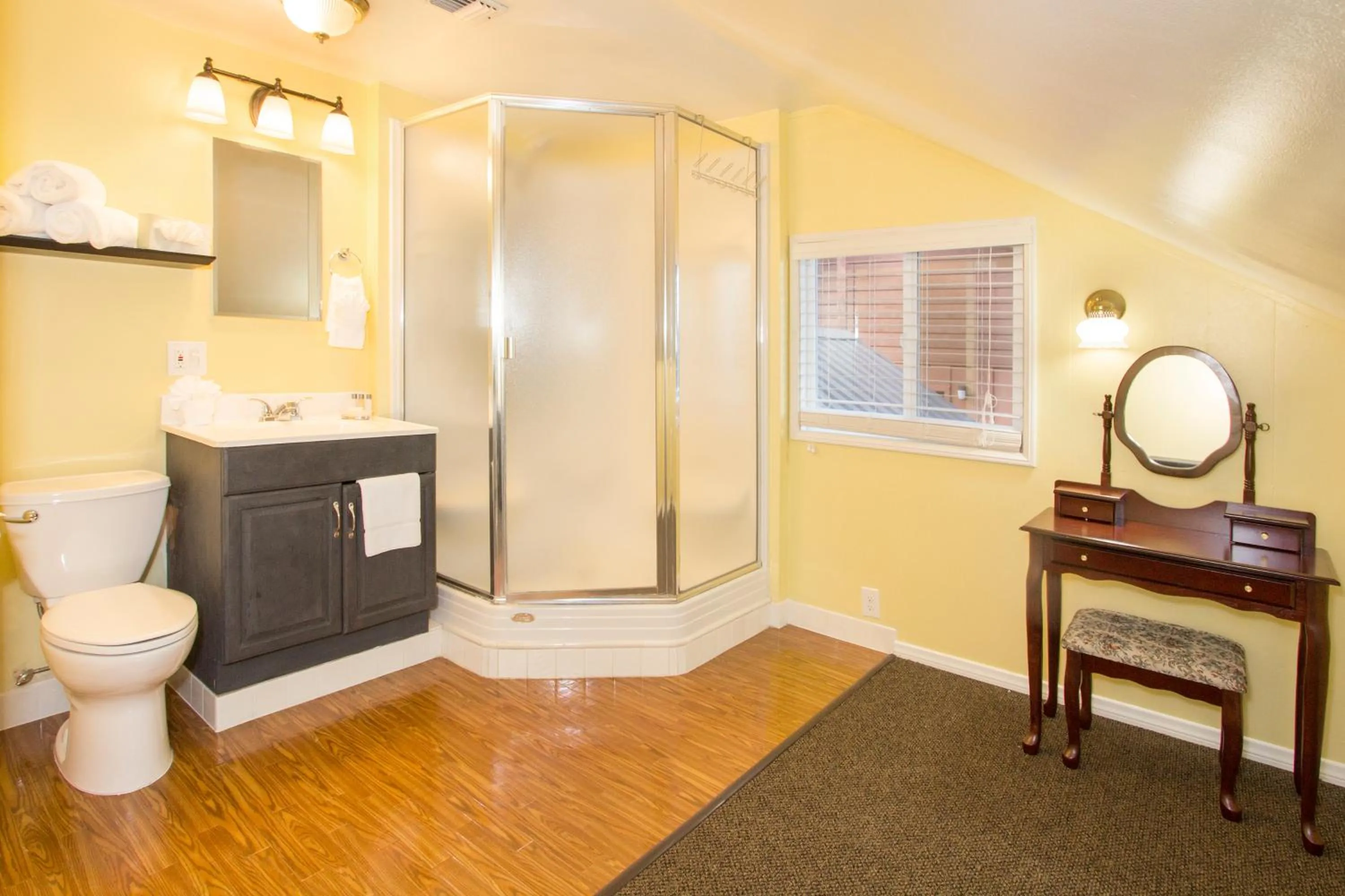 Bathroom in Edelweiss Lodge